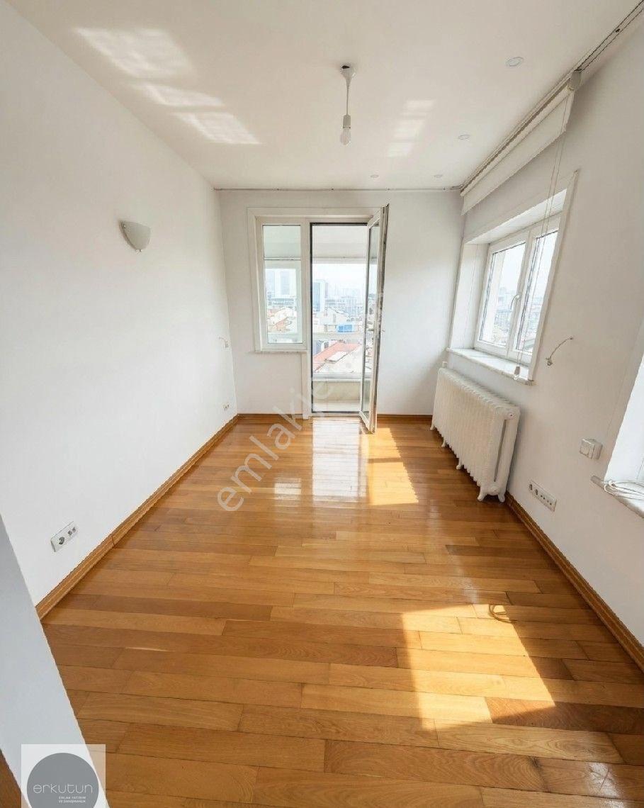 Nişantaşı Hüsrevgerede Cad. Başlangıcında Yüksek Çatı Dubleks 5+2 Kıralık Daire - Görsel 18