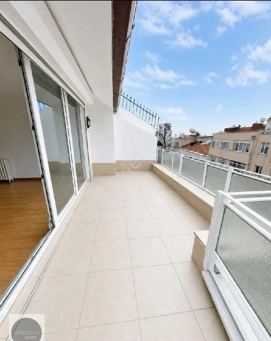 Nişantaşı Hüsrevgerede Cad. Başlangıcında Yüksek Çatı Dubleks 5+2 Kıralık Daire