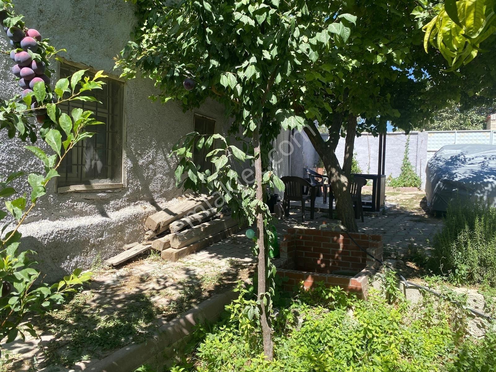 Sazlıcada Bakımlı Doğalgazlı Satılık Bahçeli Ev - Görsel 4