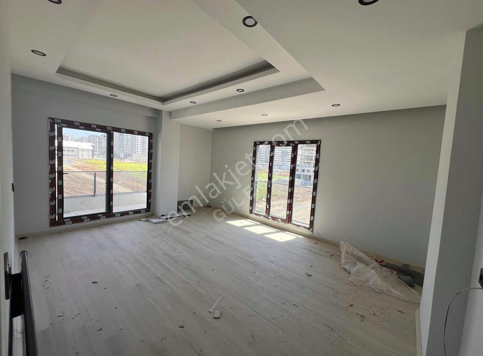 Gül Emlaktan Satılık 3+1 Köşe Başı Daire