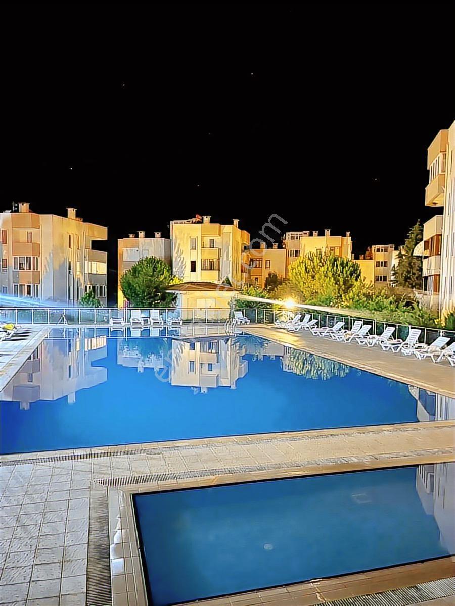 Sinerji'den Armutlu Da Havuzlu Site İçinde Eşyalı Satılık 3+1