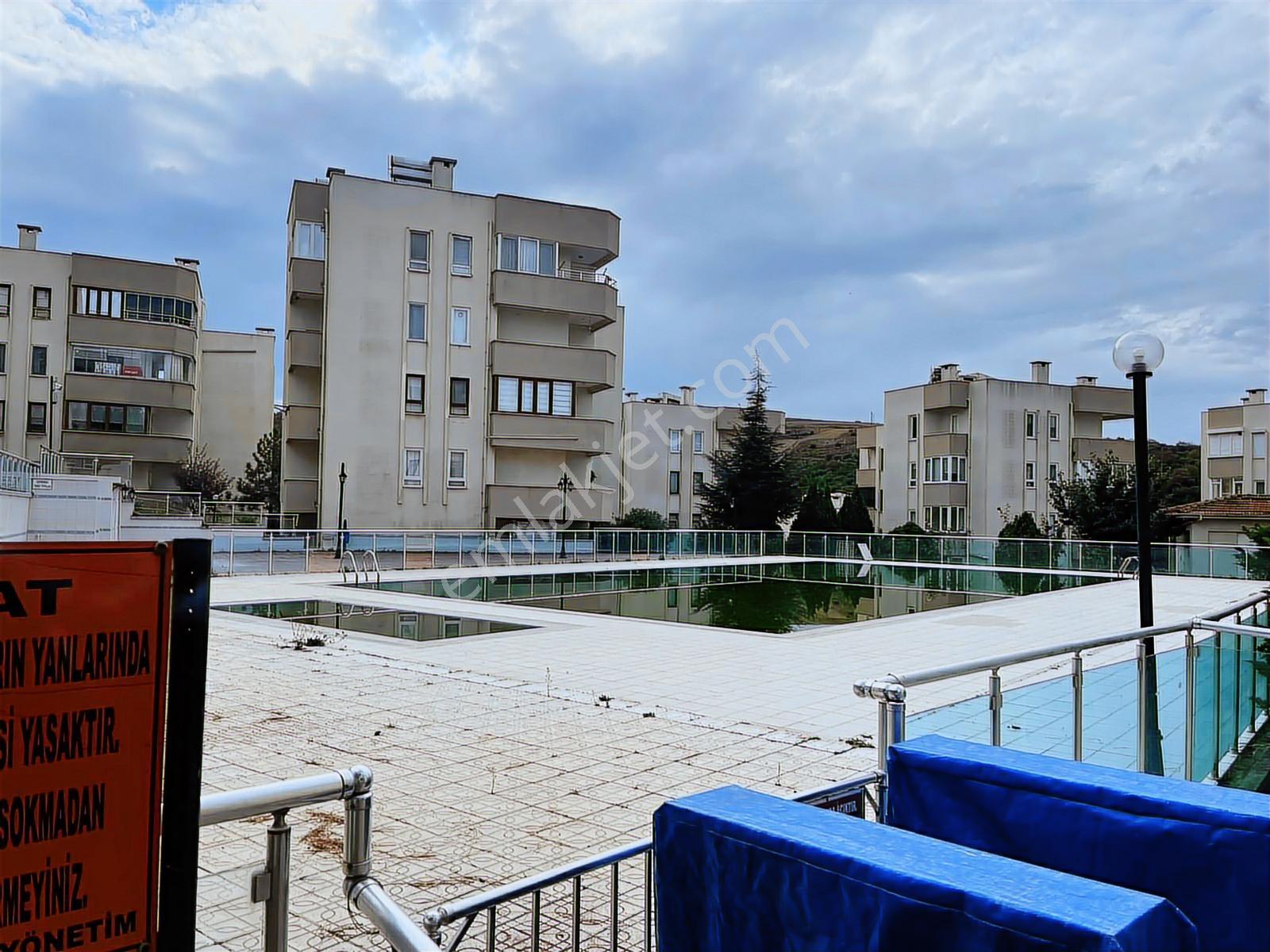 Sinerji'den Armutlu Da Havuzlu Site İçinde Eşyalı Satılık 3+1 - Görsel 22