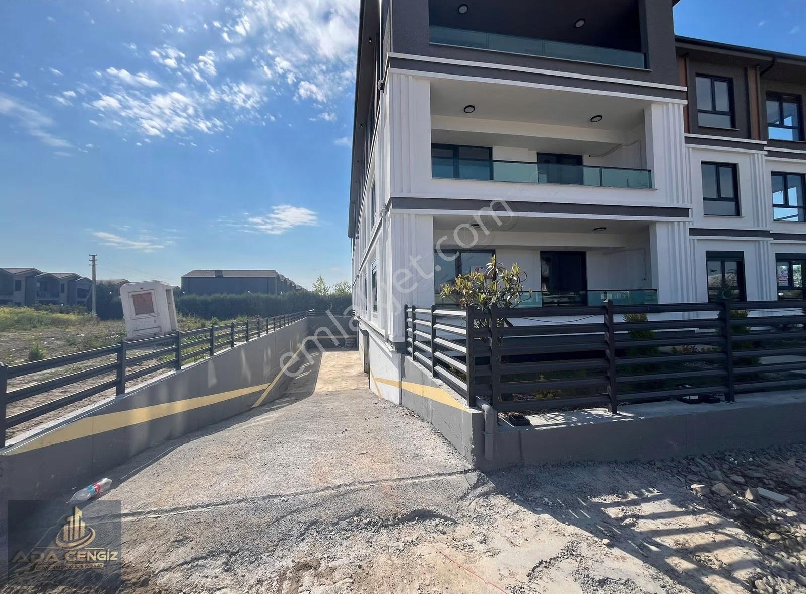 Adapazarı Tuzla Mah.3+1 135m2 Kapalı Otoparklı Ultra Geniş Daire - Görsel 2