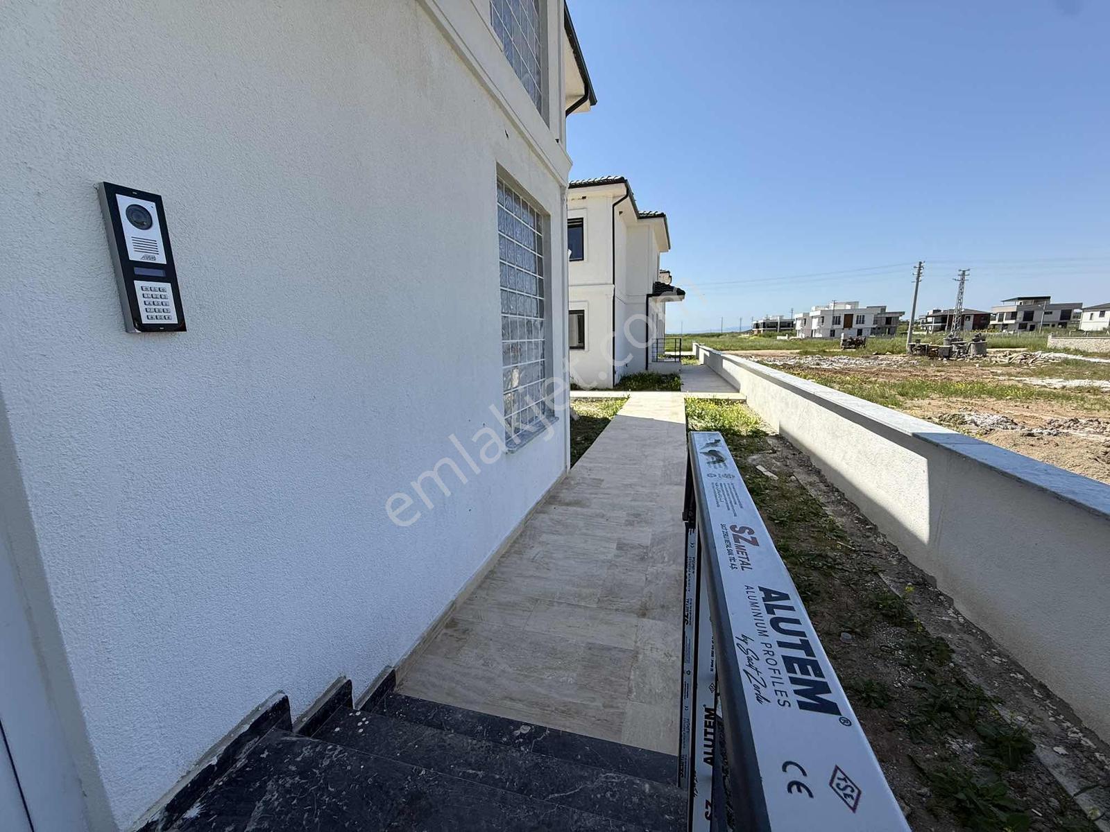 Denize 200 Metre Mesafede Satılık Deluxe Daire !!! - Görsel 16
