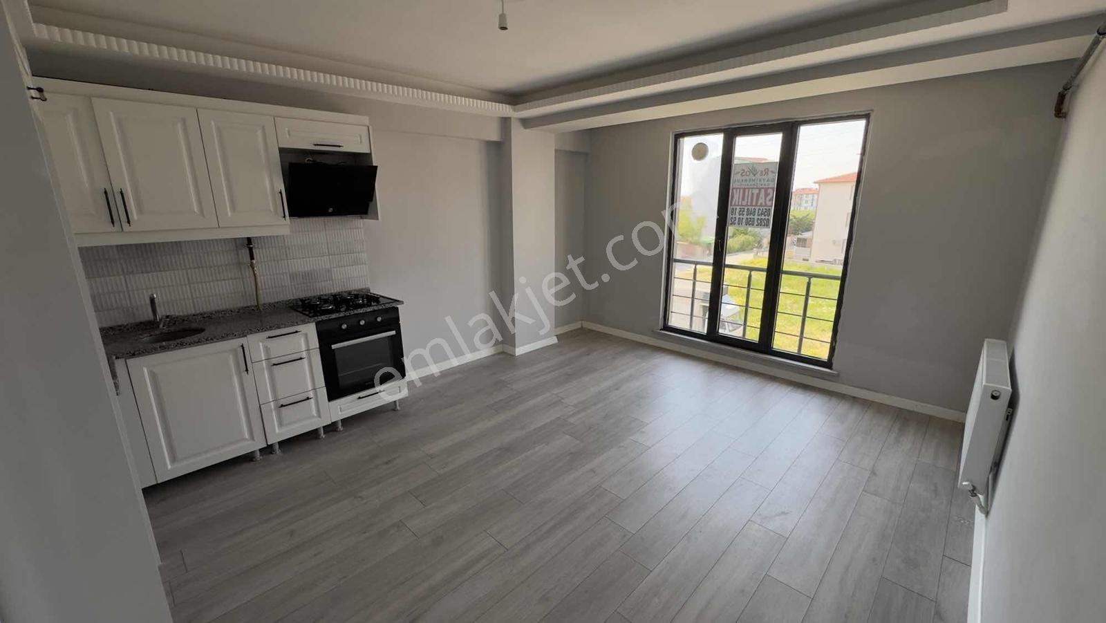 Acill Satılık !!zaferde Villa Bölgesinde 1+1 Daire - Görsel 3