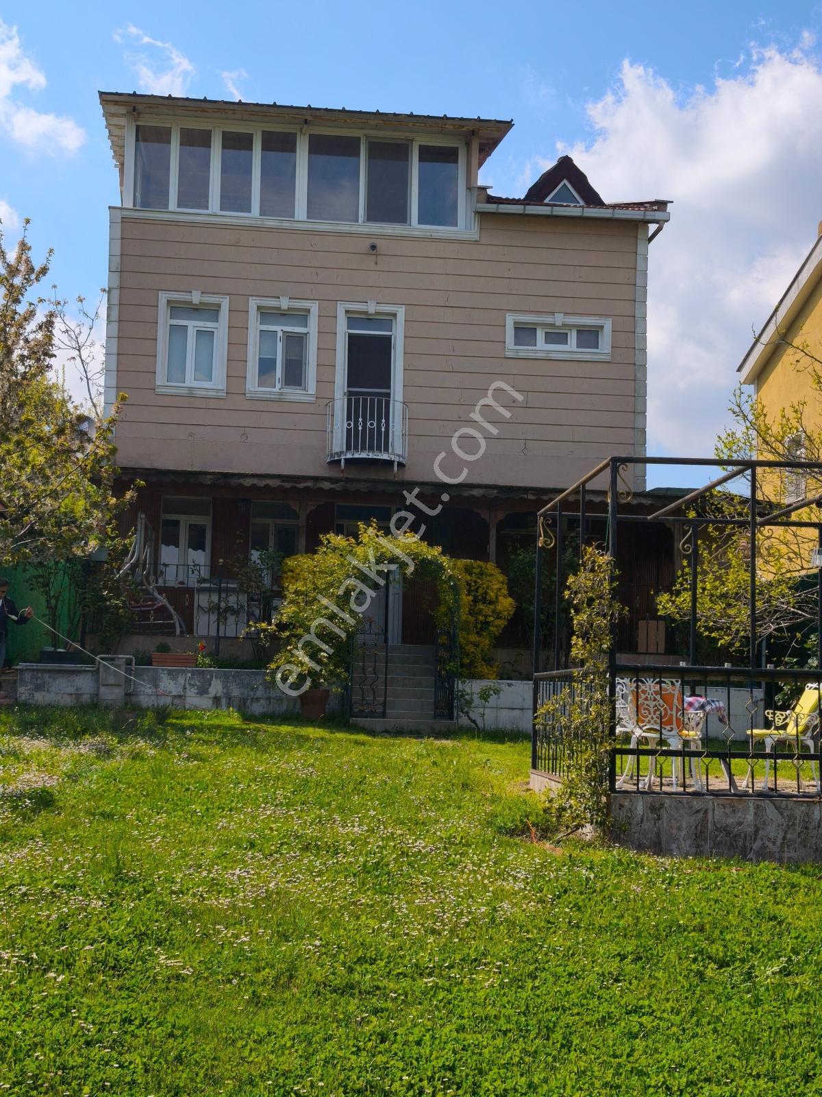 Silivri Büyüksinekli'de 650m² İçinde Bakımlı Tripleks Villa - Görsel 18