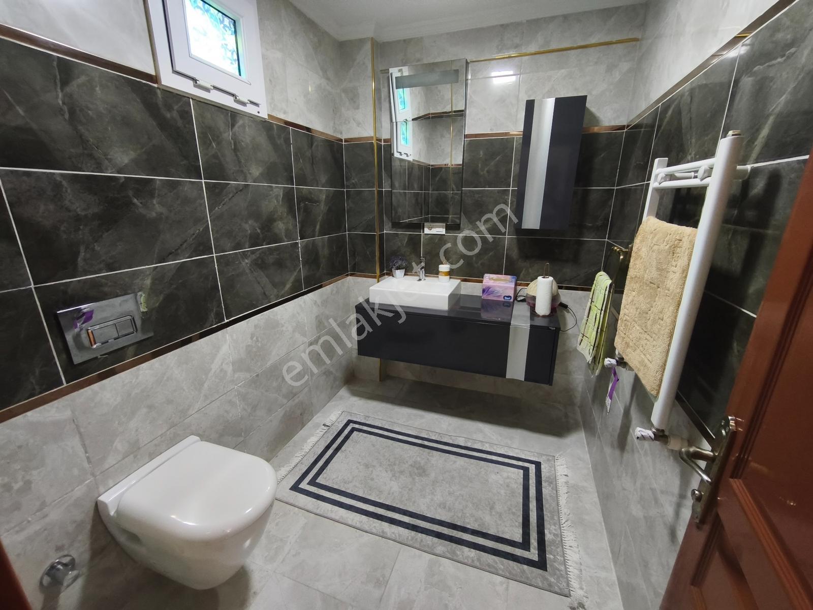 Silivri Büyüksinekli'de 650m² İçinde Bakımlı Tripleks Villa - Görsel 32