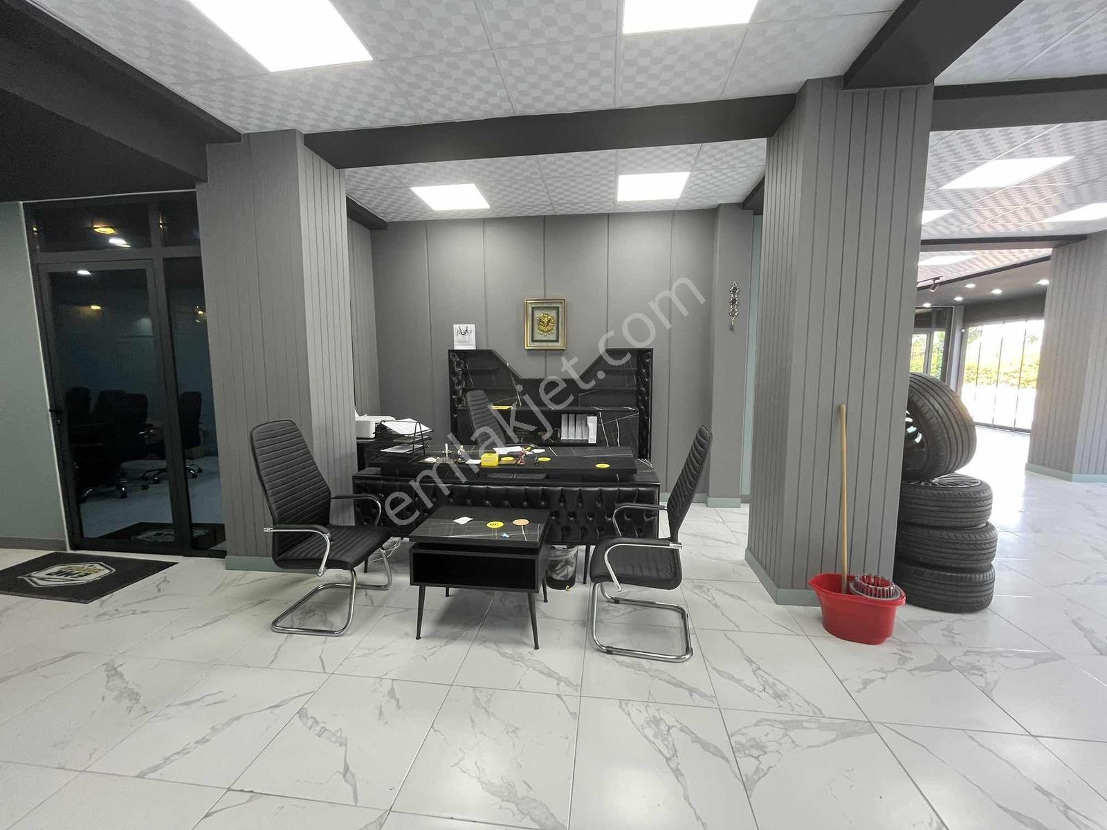 Lavınıa'dan Kiralık 300 M2 Dükkan