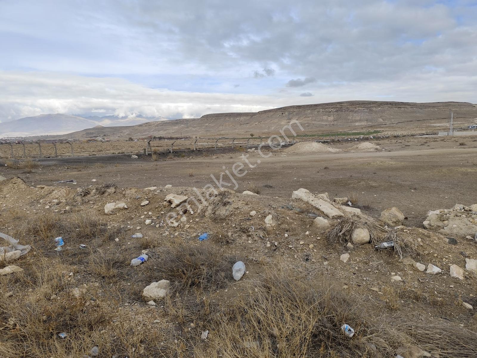 Cm Emlak Bahçeli Sarayda Anayol Cepheli 837 M2 Köşe Parsel - Görsel 2