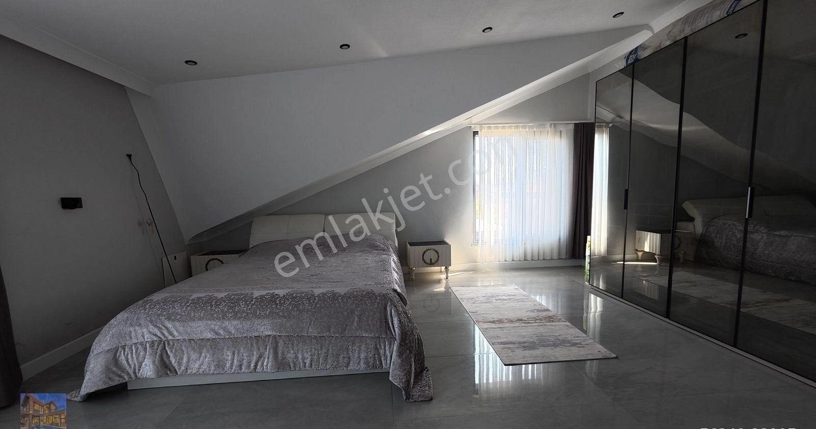 Denize Manzaralı Havuzlu Bol Pazarlıklı Geniş Bahçeli Villa - Görsel 34