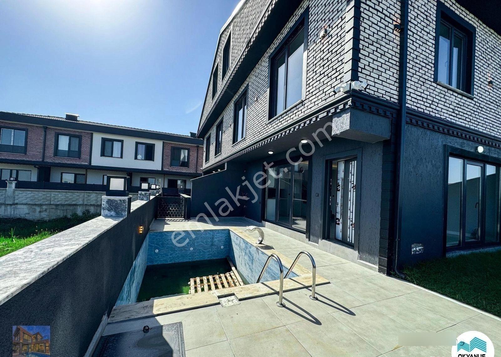 Denize Manzaralı Havuzlu Bol Pazarlıklı Geniş Bahçeli Villa - Görsel 32