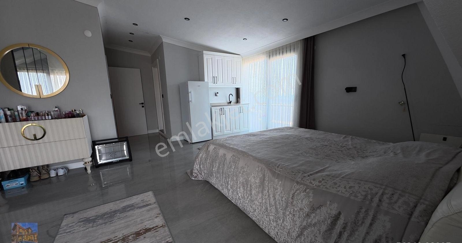 Denize Manzaralı Havuzlu Bol Pazarlıklı Geniş Bahçeli Villa - Görsel 33