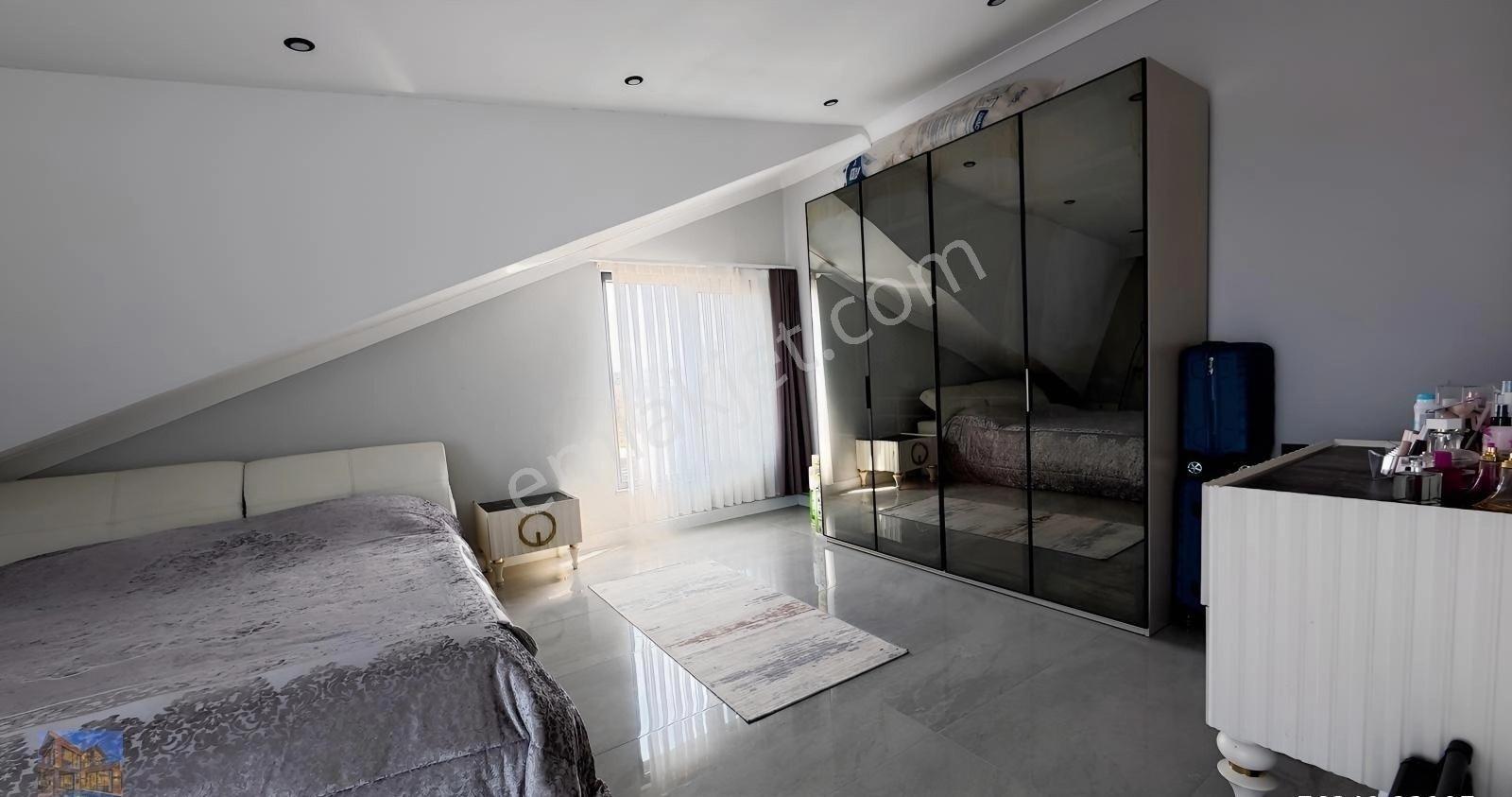 Denize Manzaralı Havuzlu Bol Pazarlıklı Geniş Bahçeli Villa - Görsel 27
