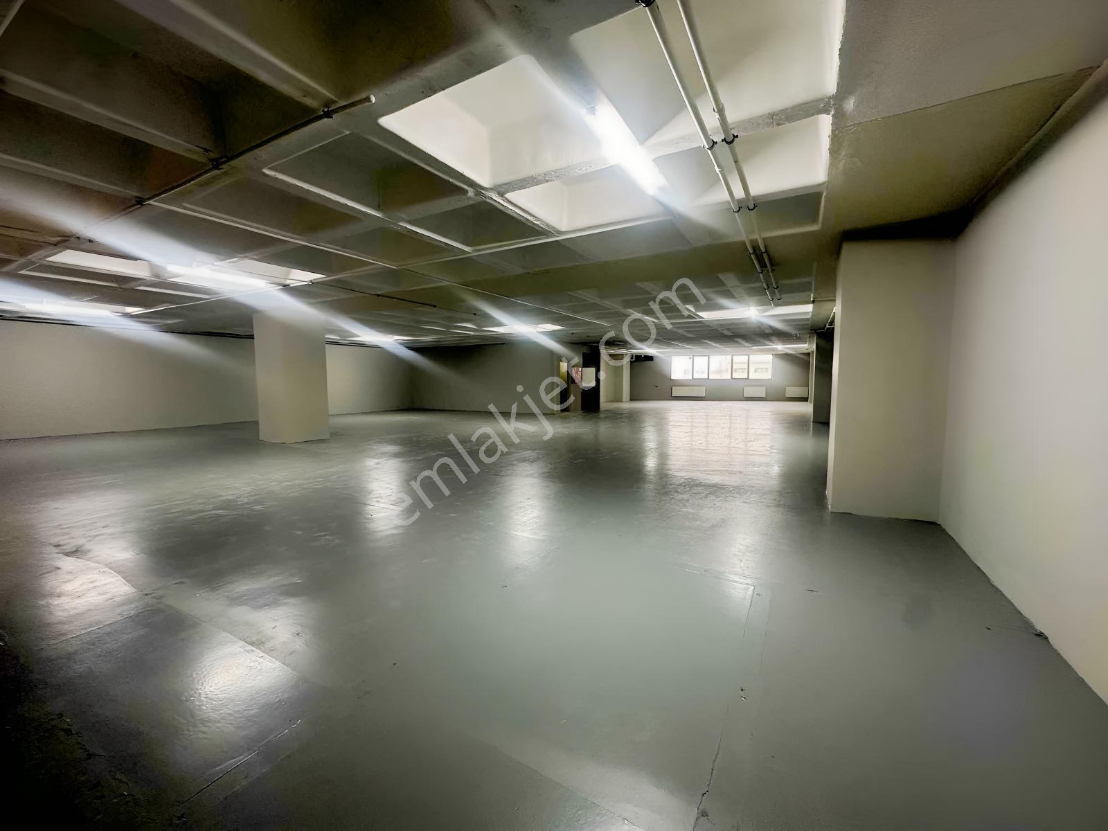 Akçaburgaz'da Kiralık Fabrika Katı