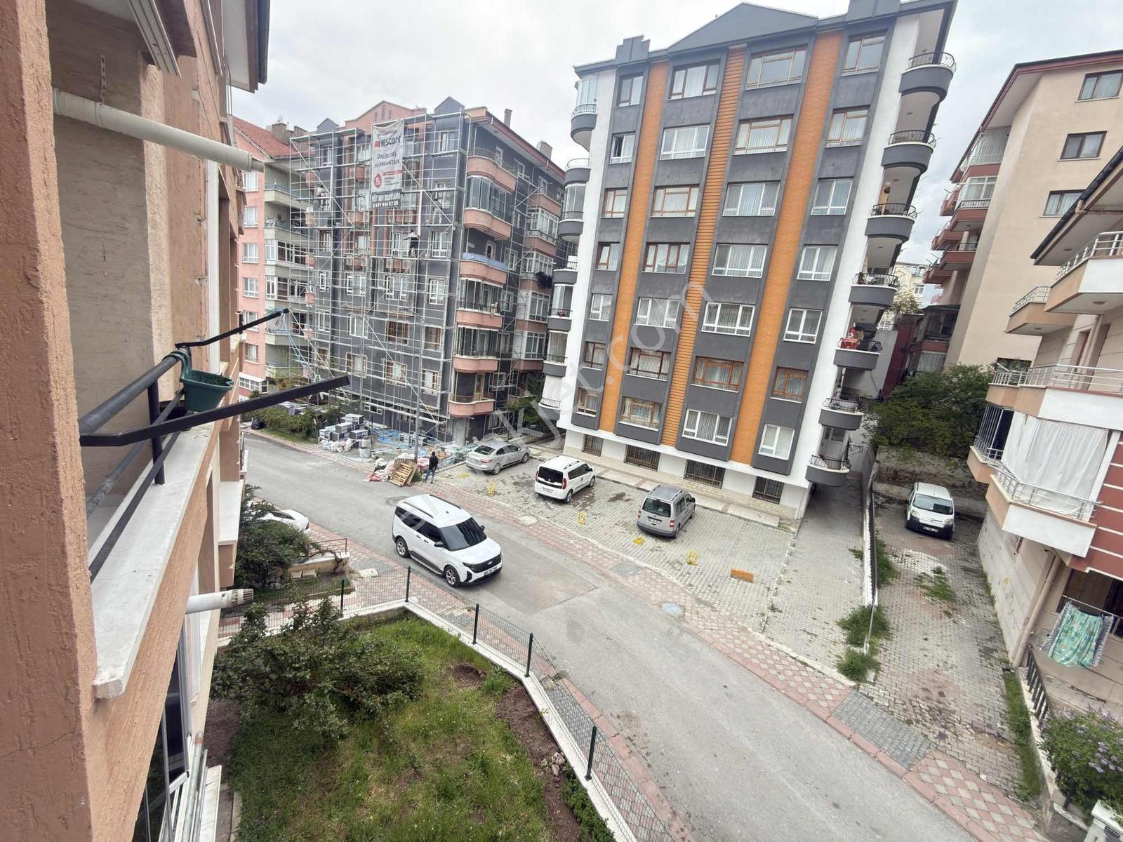 Genç Bina Orta Katta 3+1 Asansörlü Ön Cephe Satılık Daire - Görsel 22