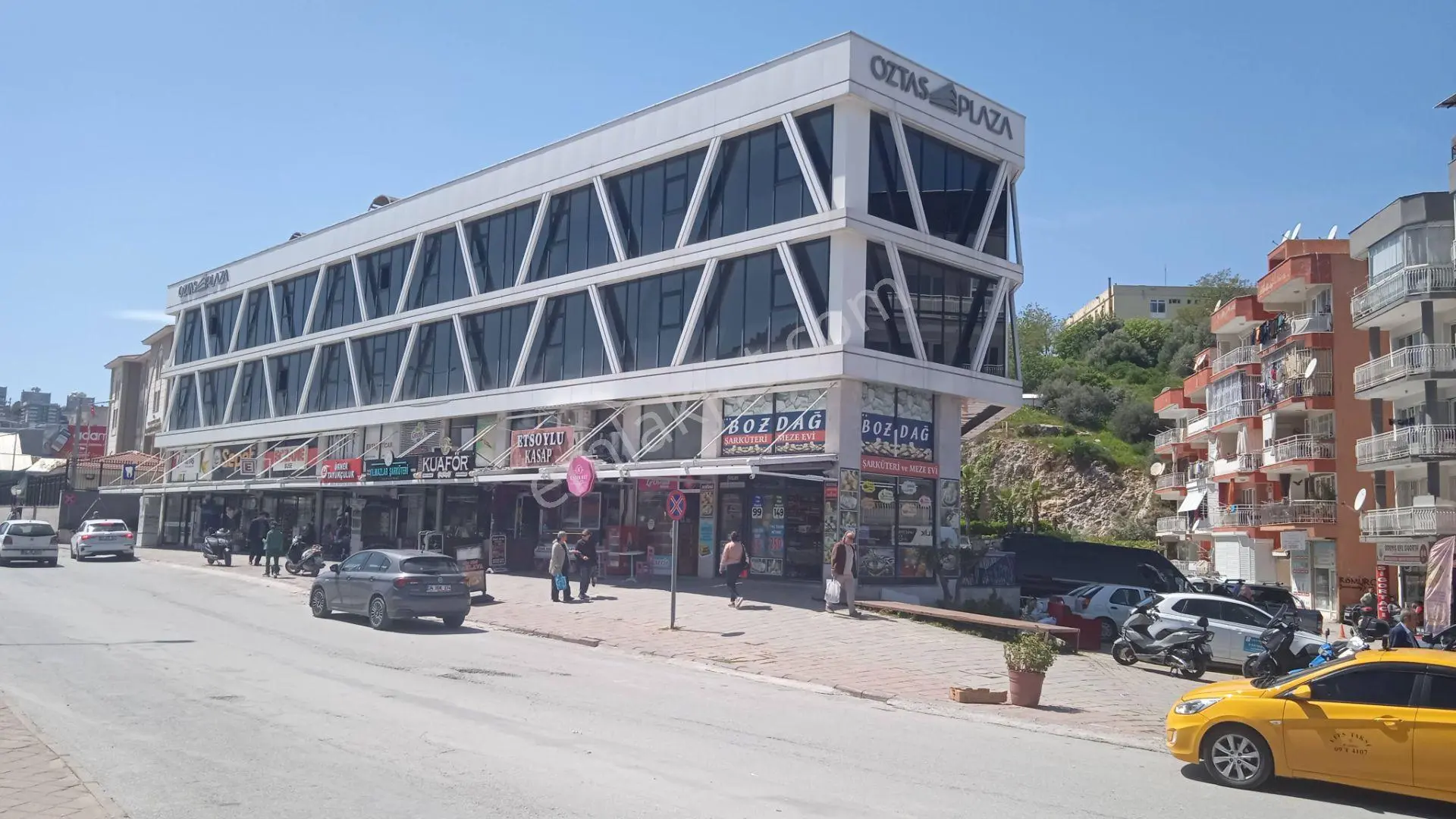 Kuşadası Öztaş Plazada Kiralık Ofis,işyeri