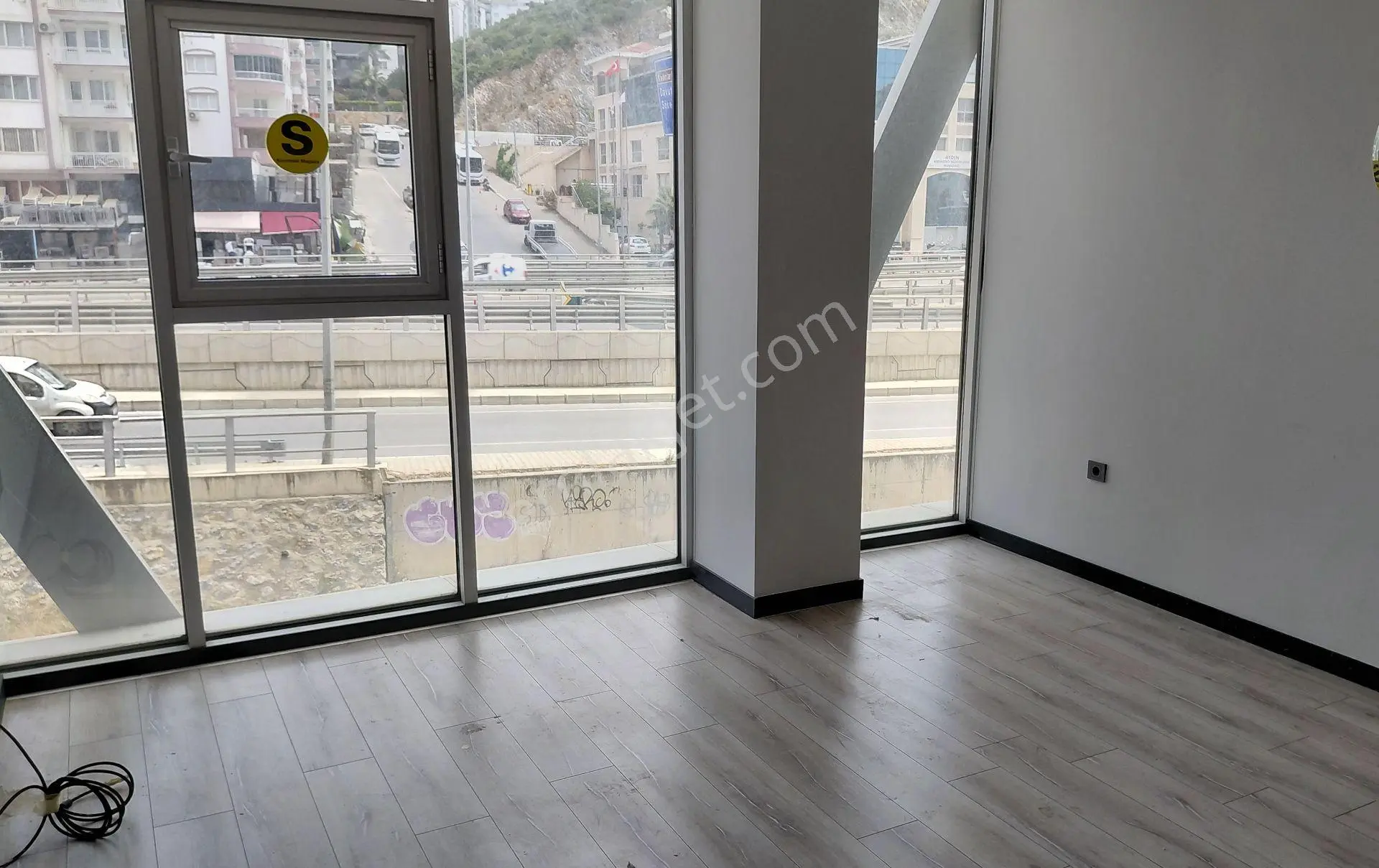 Kuşadası Öztaş Plazada Kiralık Ofis,işyeri - Görsel 5