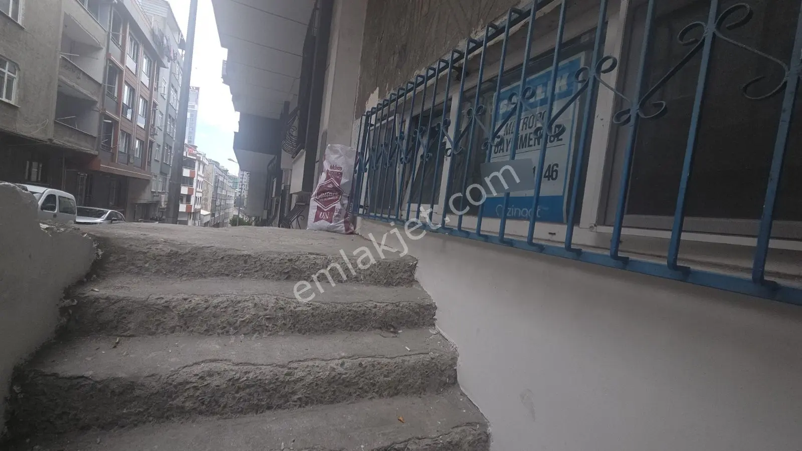 Mehmet Akif Mahallesi 6 Katlı Bina Bahce Katı 2+1 Satılık 12 His
