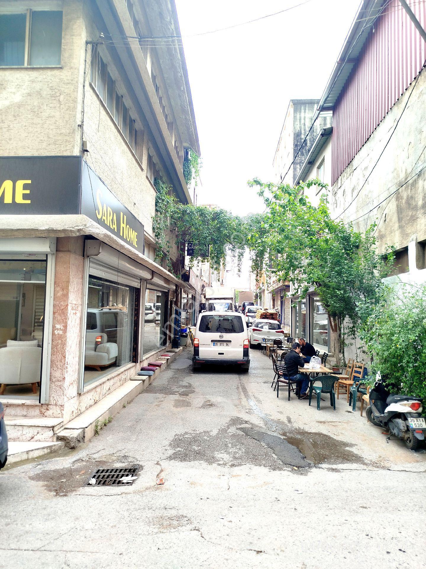 4 Katlı Mobilya Mağazası 400 Mk Satılık İzmir Karabağlar...