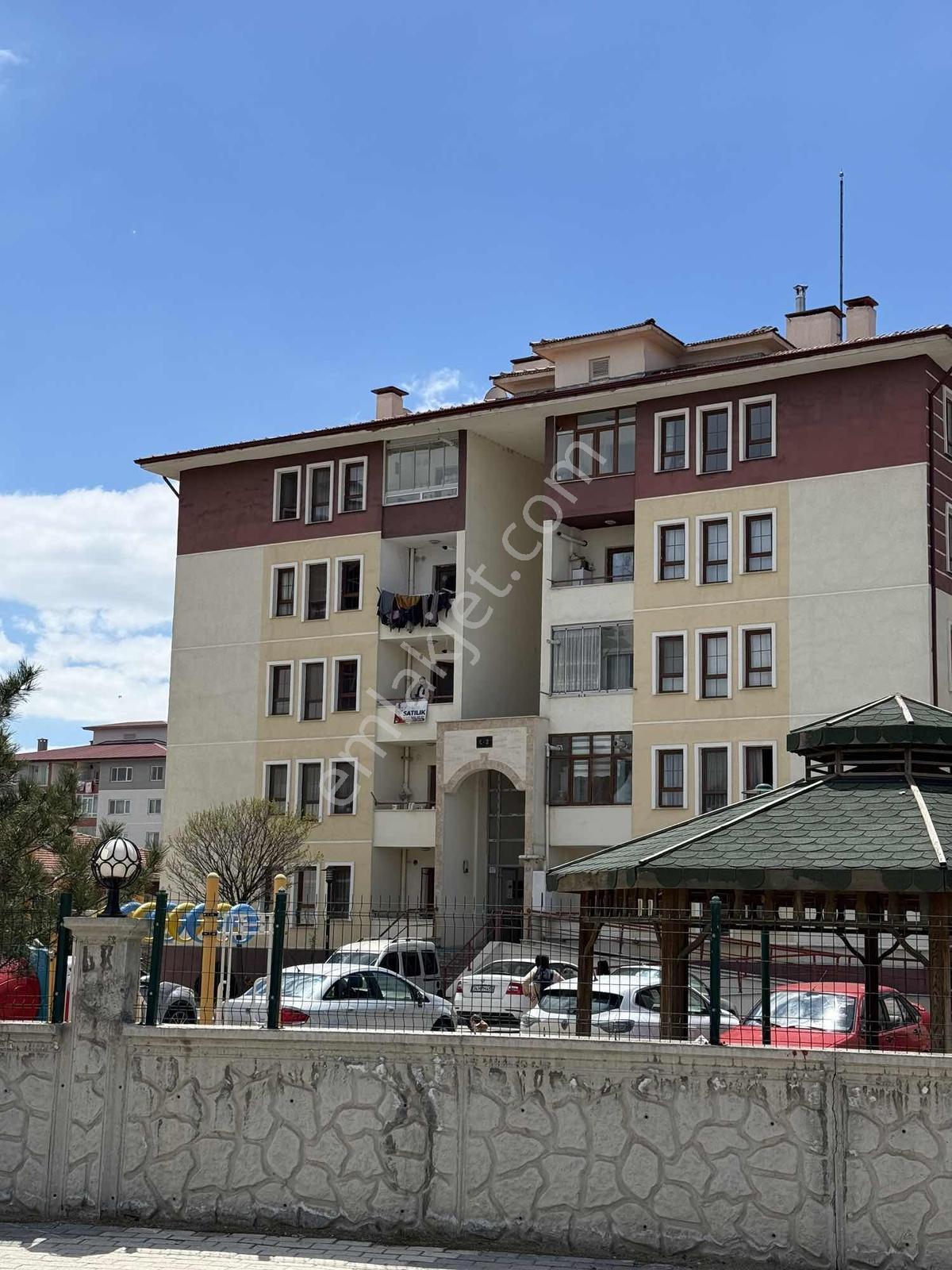 Efadan Otogar Gazeteciler Sitesinde 3+1 Satılık Daire