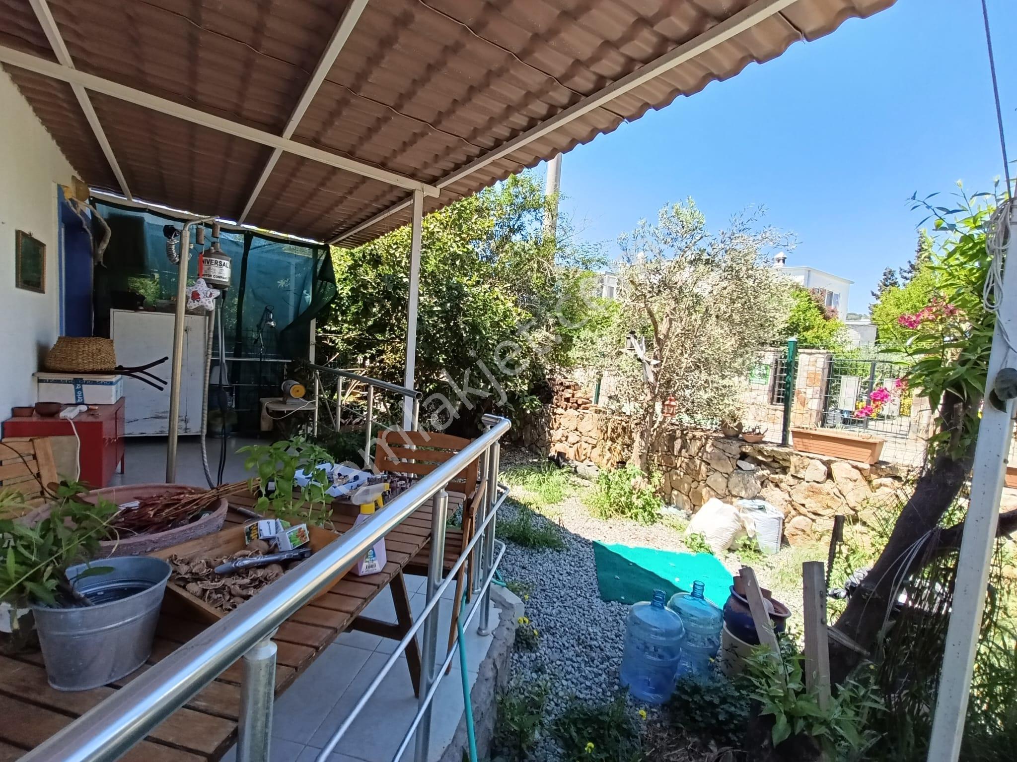 Gümüşlük Merkezde Satılık 2.5+1 Müstakil Bahçeli Villa