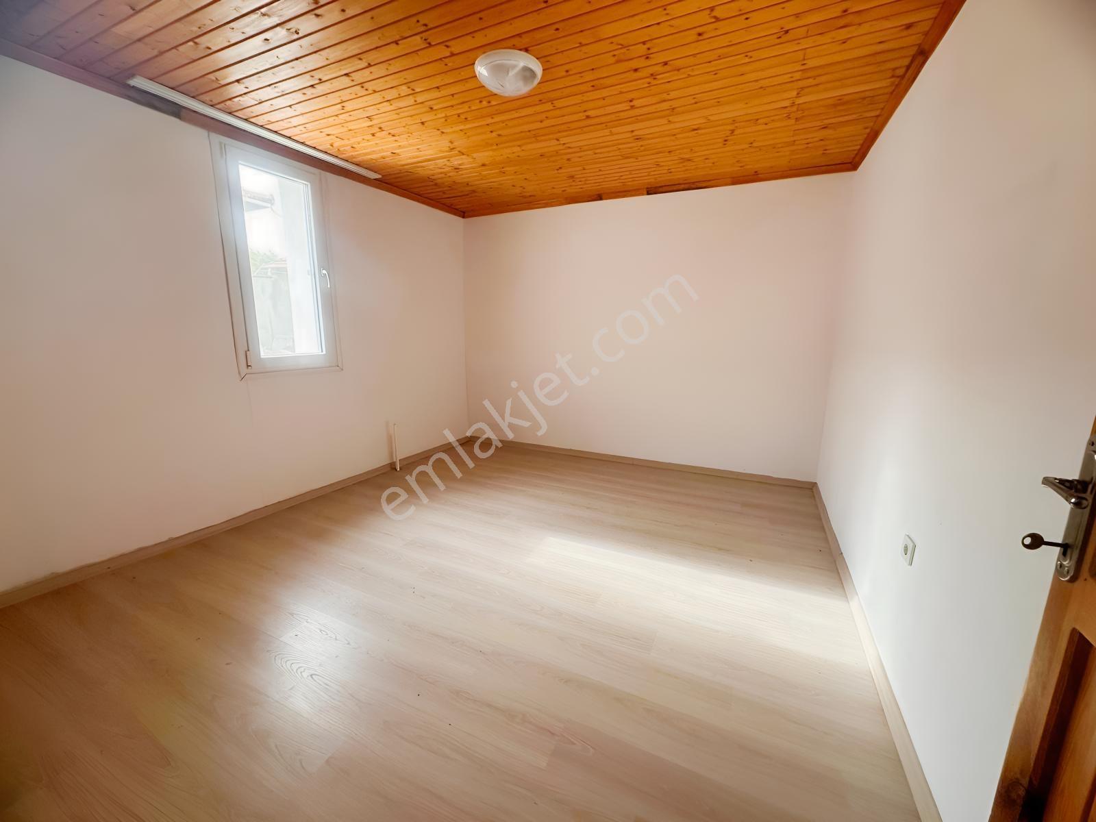 Foça Yenibağarası Mah. Kiralık 2+1 Müstakil Ev - Görsel 5