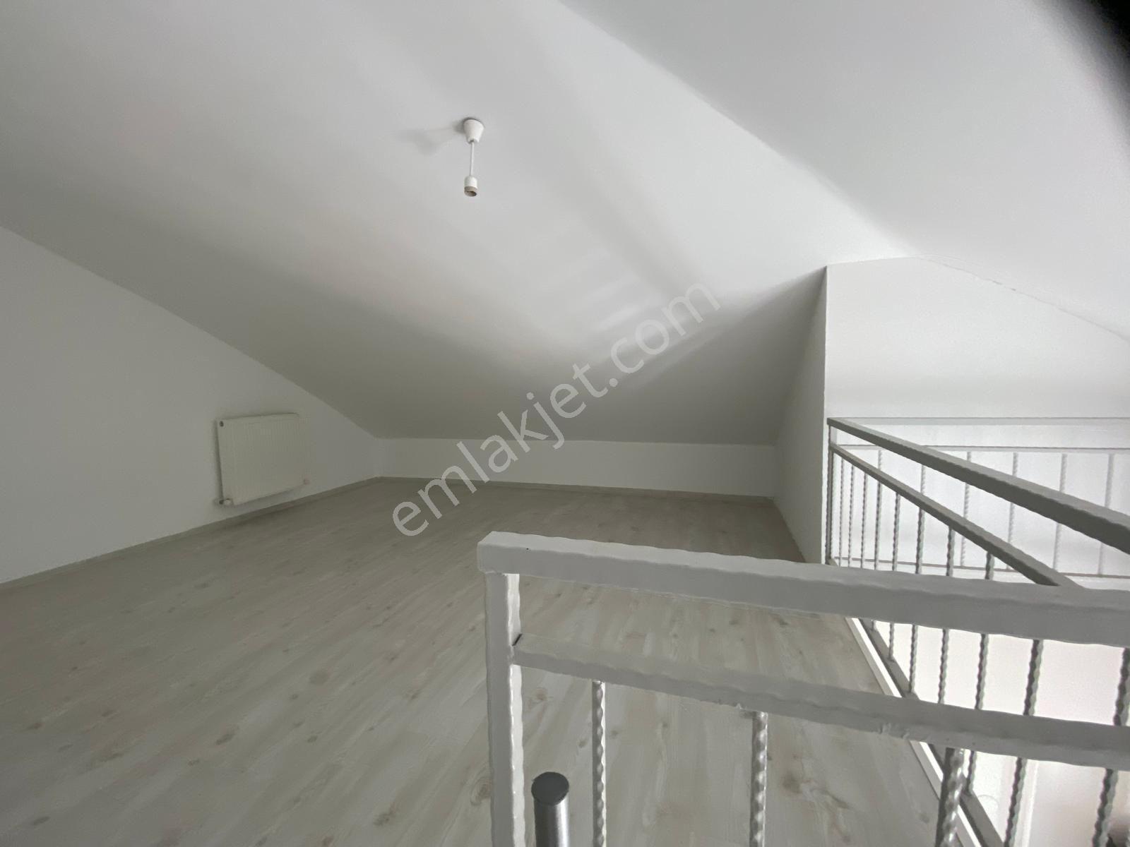Uzun Emlak'tan Muradiye'de Cumhuriyet İöo Yanı 1+1 Loft Daire - Görsel 26