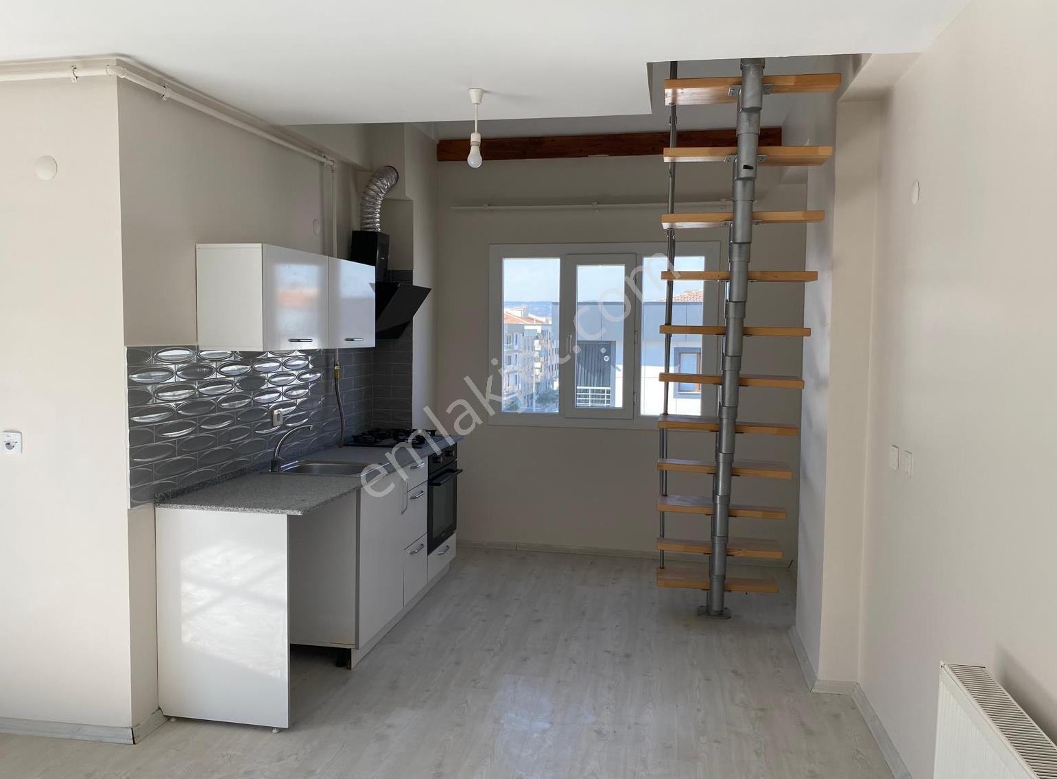 Uzun Emlak'tan Muradiye'de Cumhuriyet İöo Yanı 1+1 Loft Daire - Görsel 6