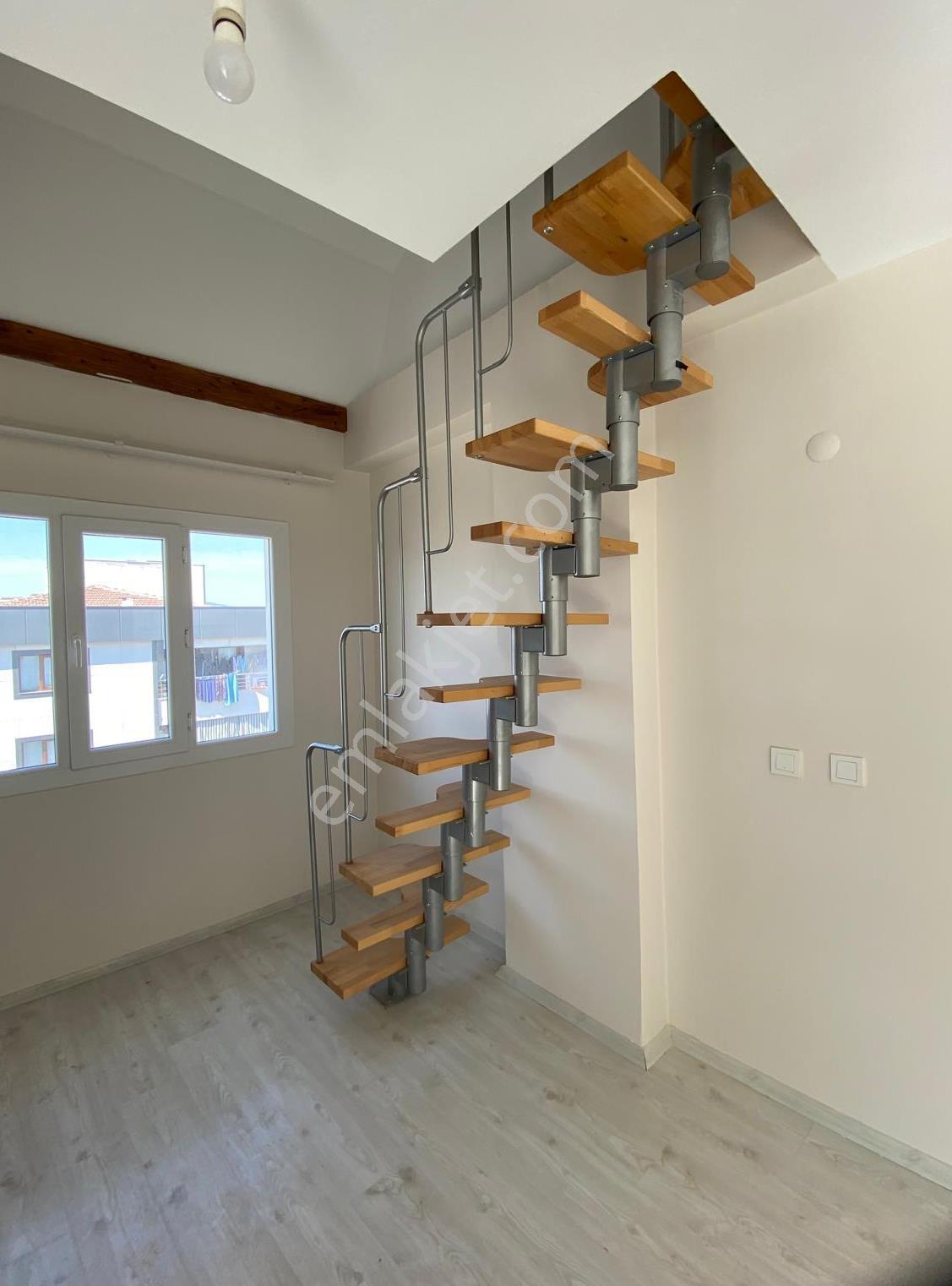 Uzun Emlak'tan Muradiye'de Cumhuriyet İöo Yanı 1+1 Loft Daire - Görsel 12
