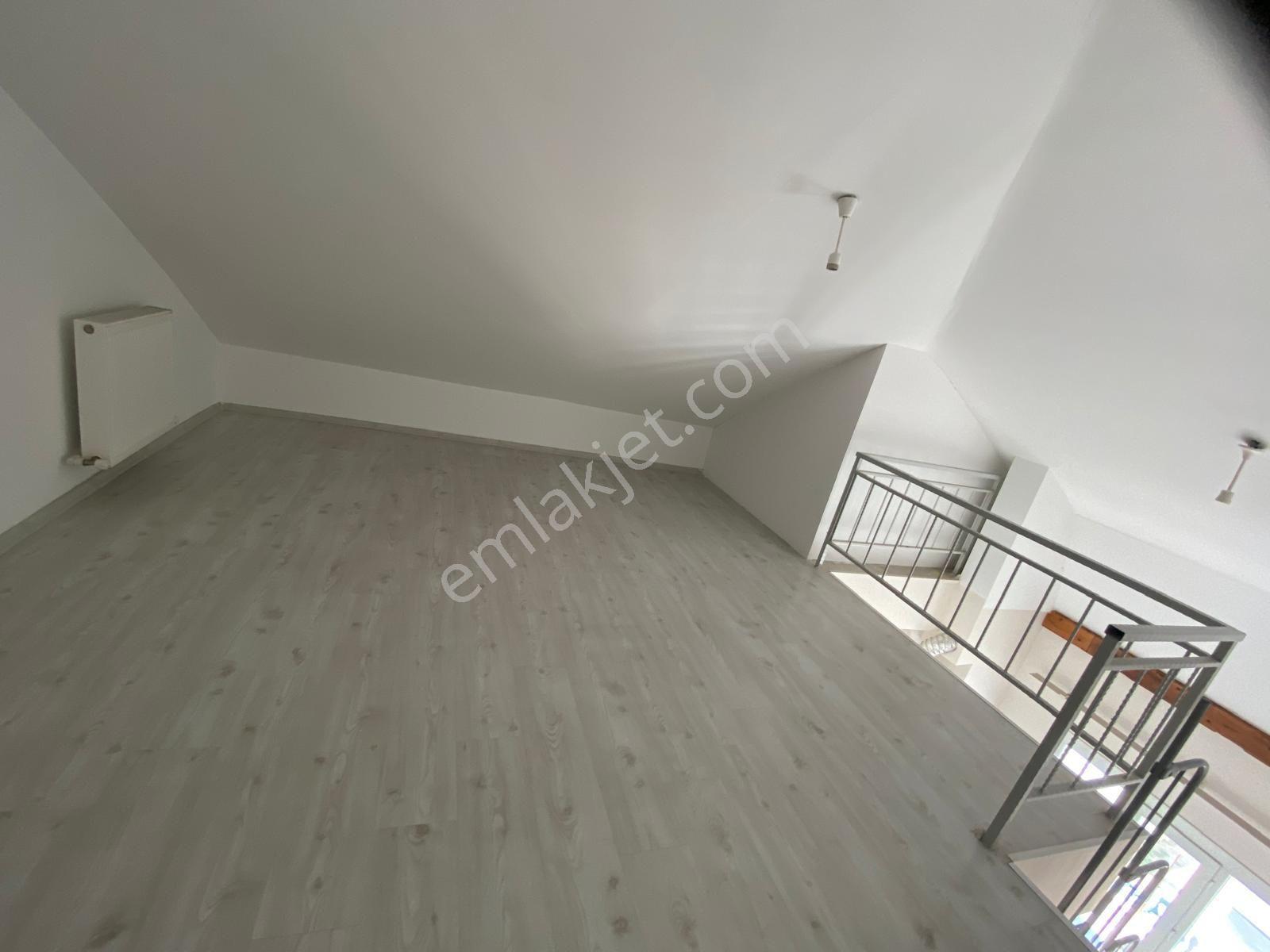 Uzun Emlak'tan Muradiye'de Cumhuriyet İöo Yanı 1+1 Loft Daire - Görsel 28