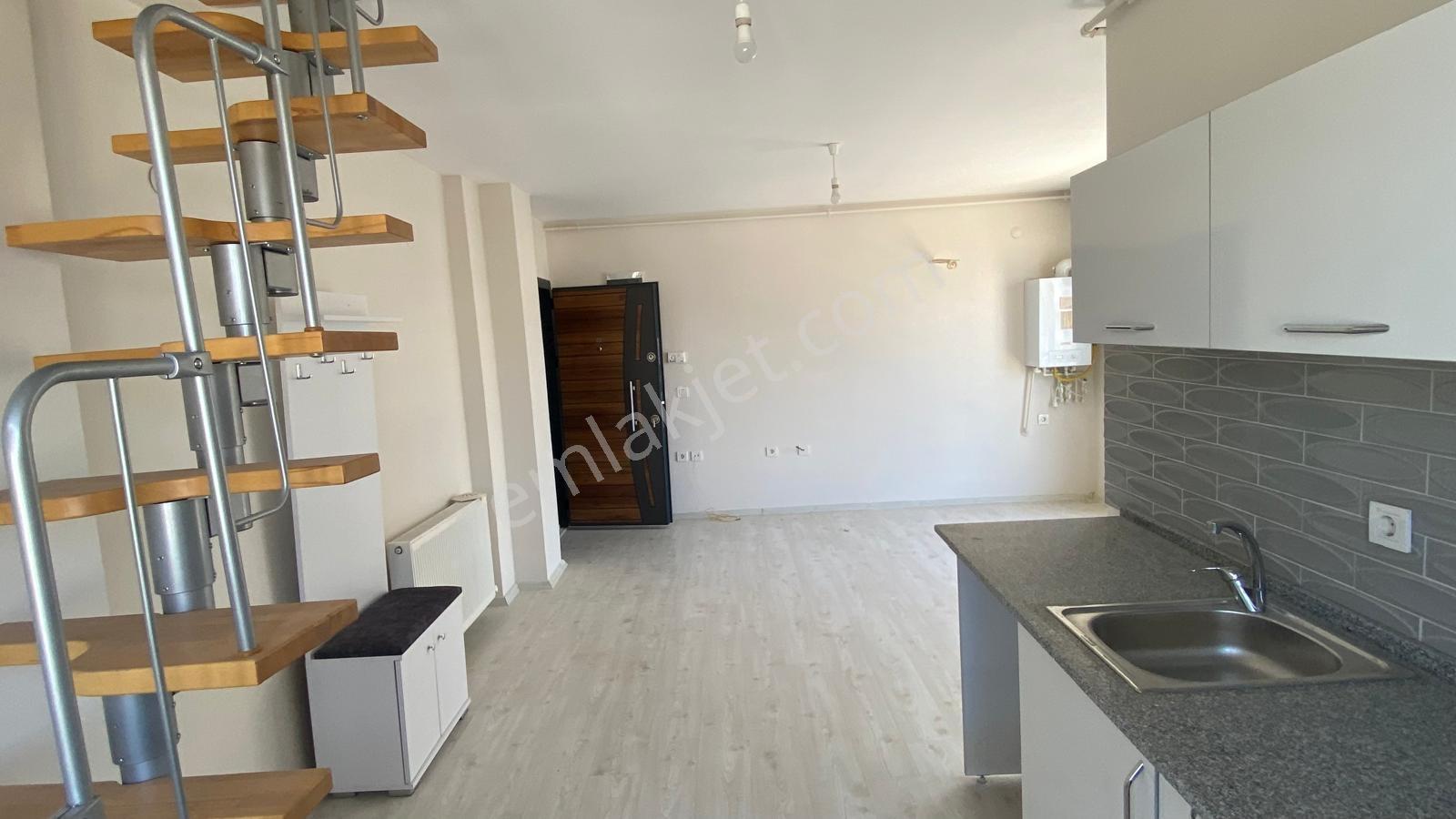 Uzun Emlak'tan Muradiye'de Kiralık Loft Daire - Görsel 12
