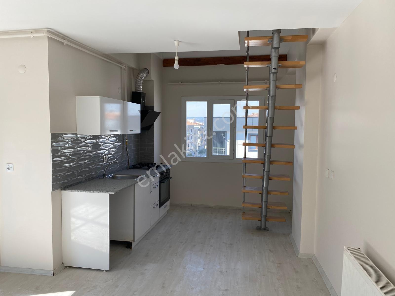 Uzun Emlak'tan Muradiye'de Cumhuriyet İöo Yanı 1+1 Loft Daire - Görsel 18