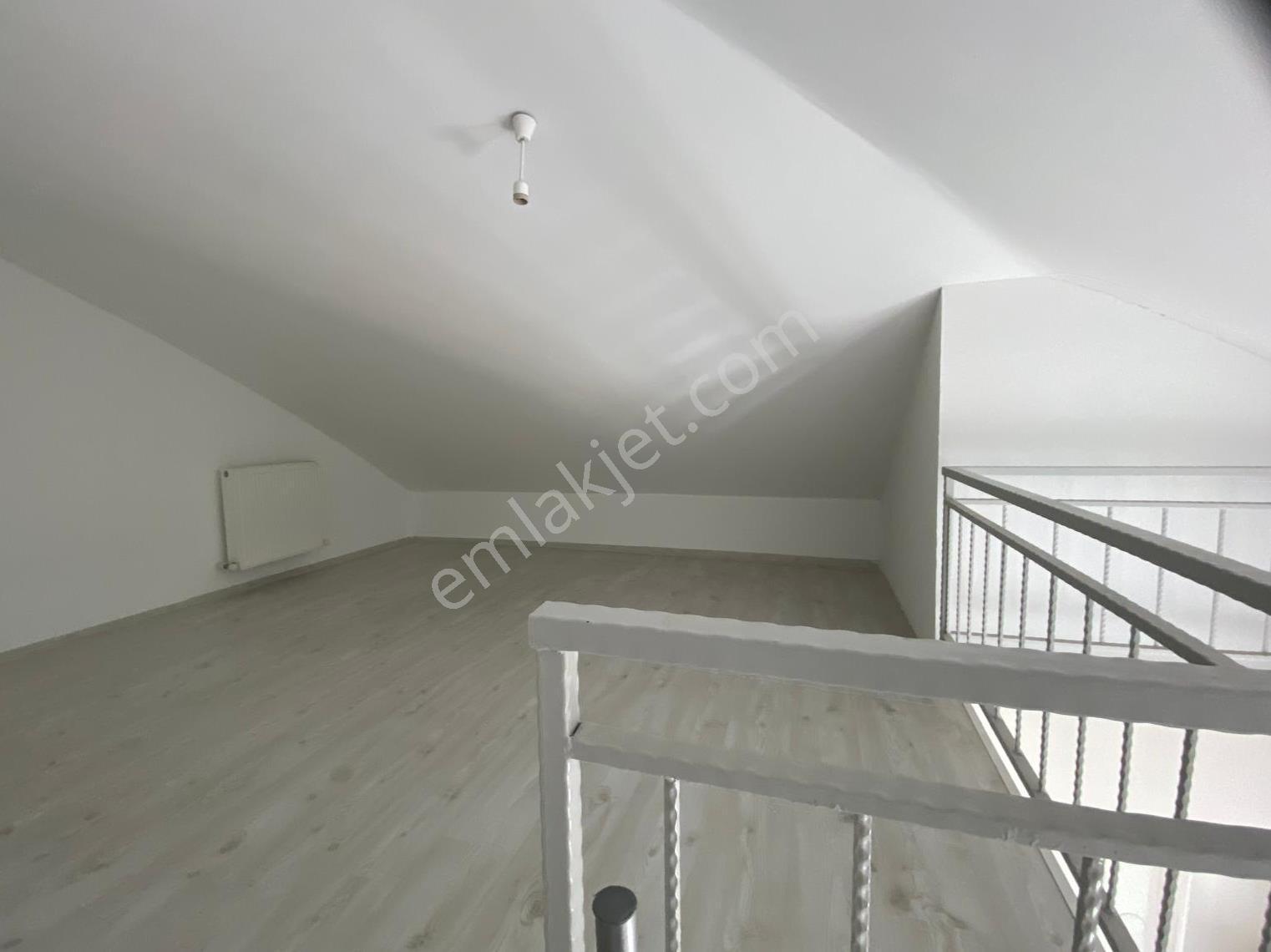 Uzun Emlak'tan Muradiye'de Cumhuriyet İöo Yanı 1+1 Loft Daire - Görsel 9