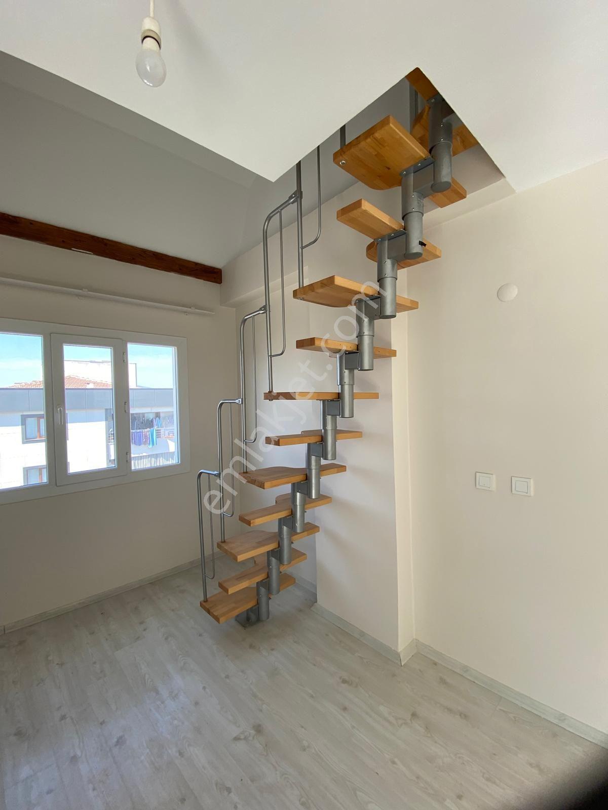 Uzun Emlak'tan Muradiye'de Cumhuriyet İöo Yanı 1+1 Loft Daire - Görsel 24