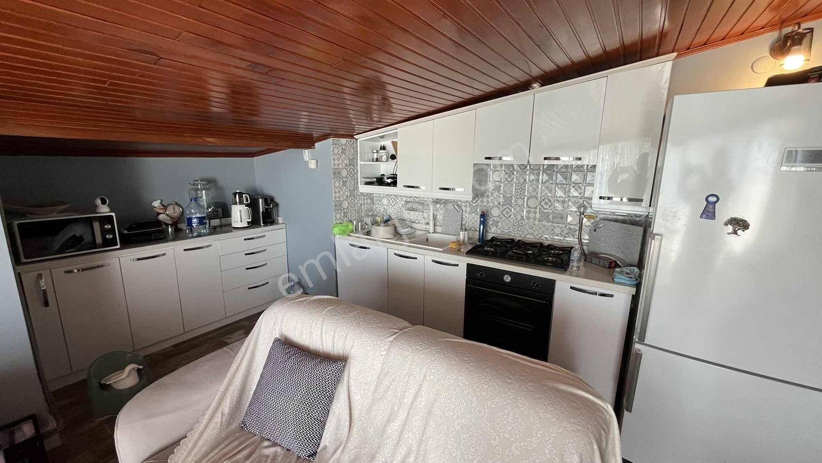 Silivri Semizkum'da Eşsiz Konumlu Denize Sıfır Triplex Villa - Görsel 16