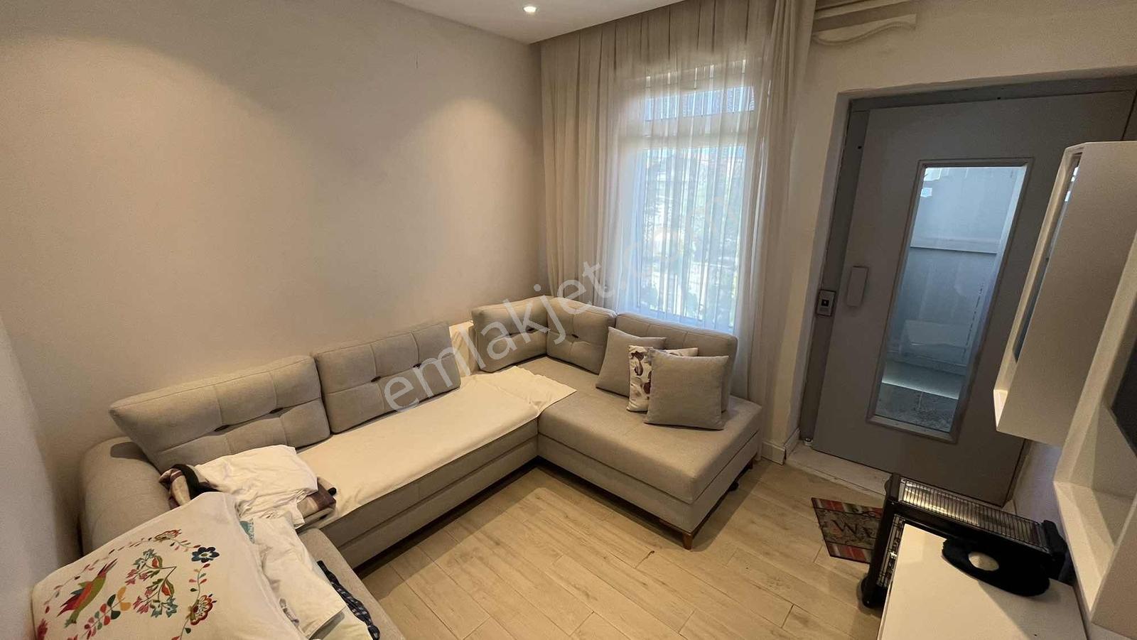 Silivri Semizkum'da Eşsiz Konumlu Denize Sıfır Triplex Villa - Görsel 23