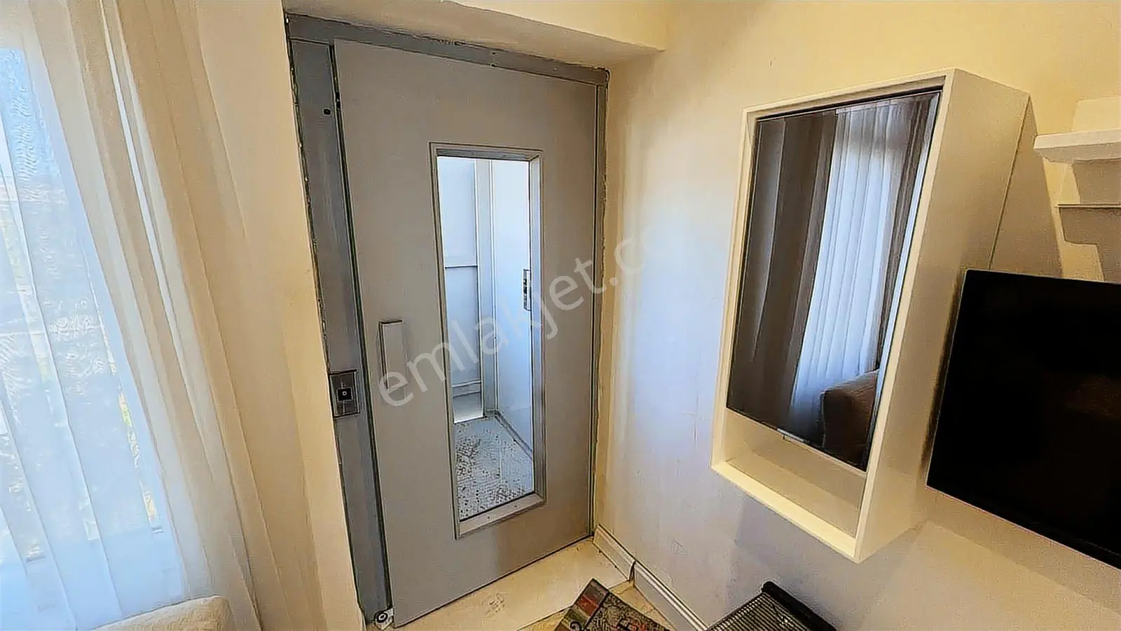 Silivri Semizkum'da Eşsiz Konumlu Denize Sıfır Triplex Villa - Görsel 9
