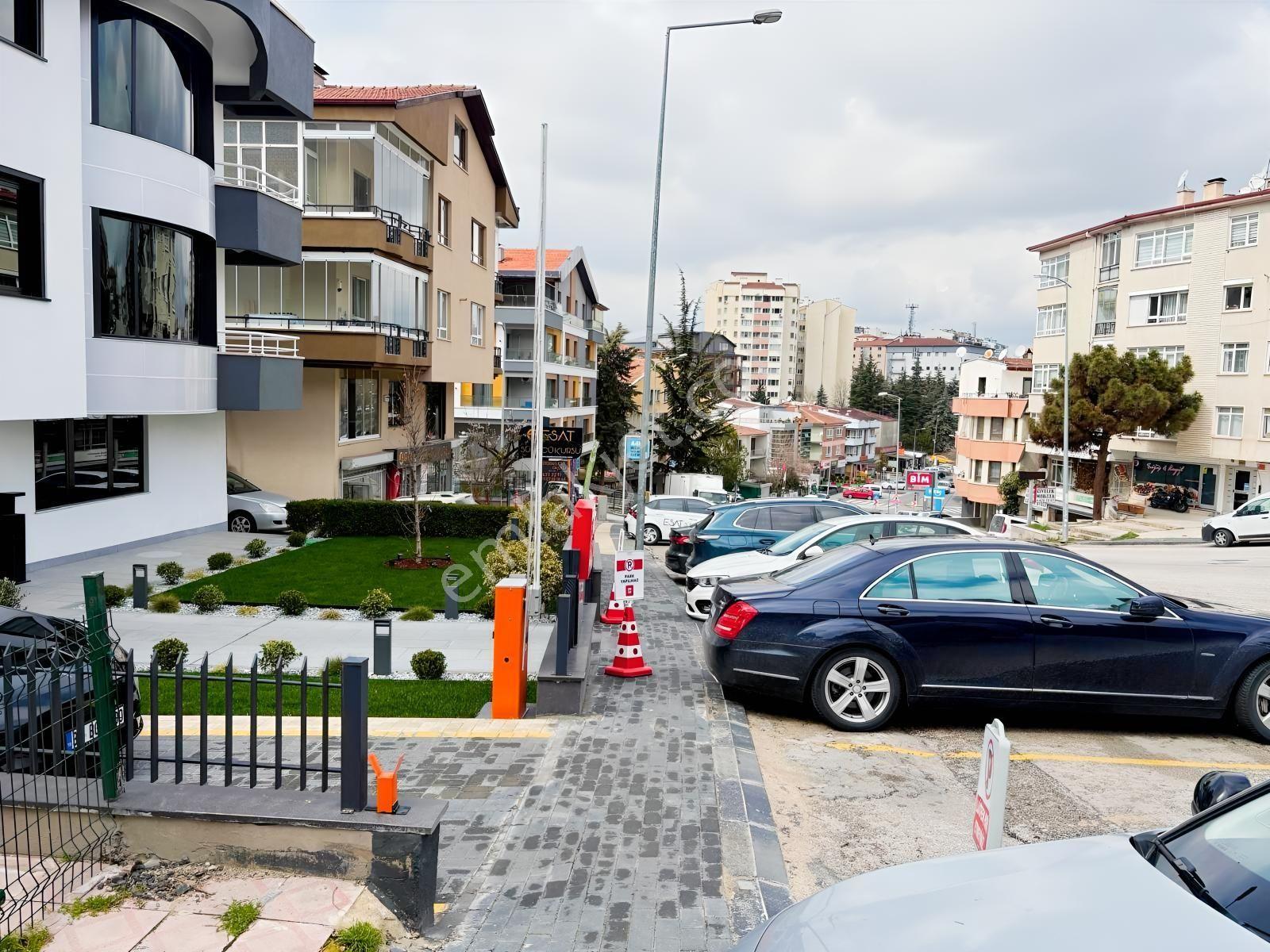 Büyükesat Saniye Sokakta Kombili,ön Cephe Büro Ofise Uygun 3+1 - Görsel 37