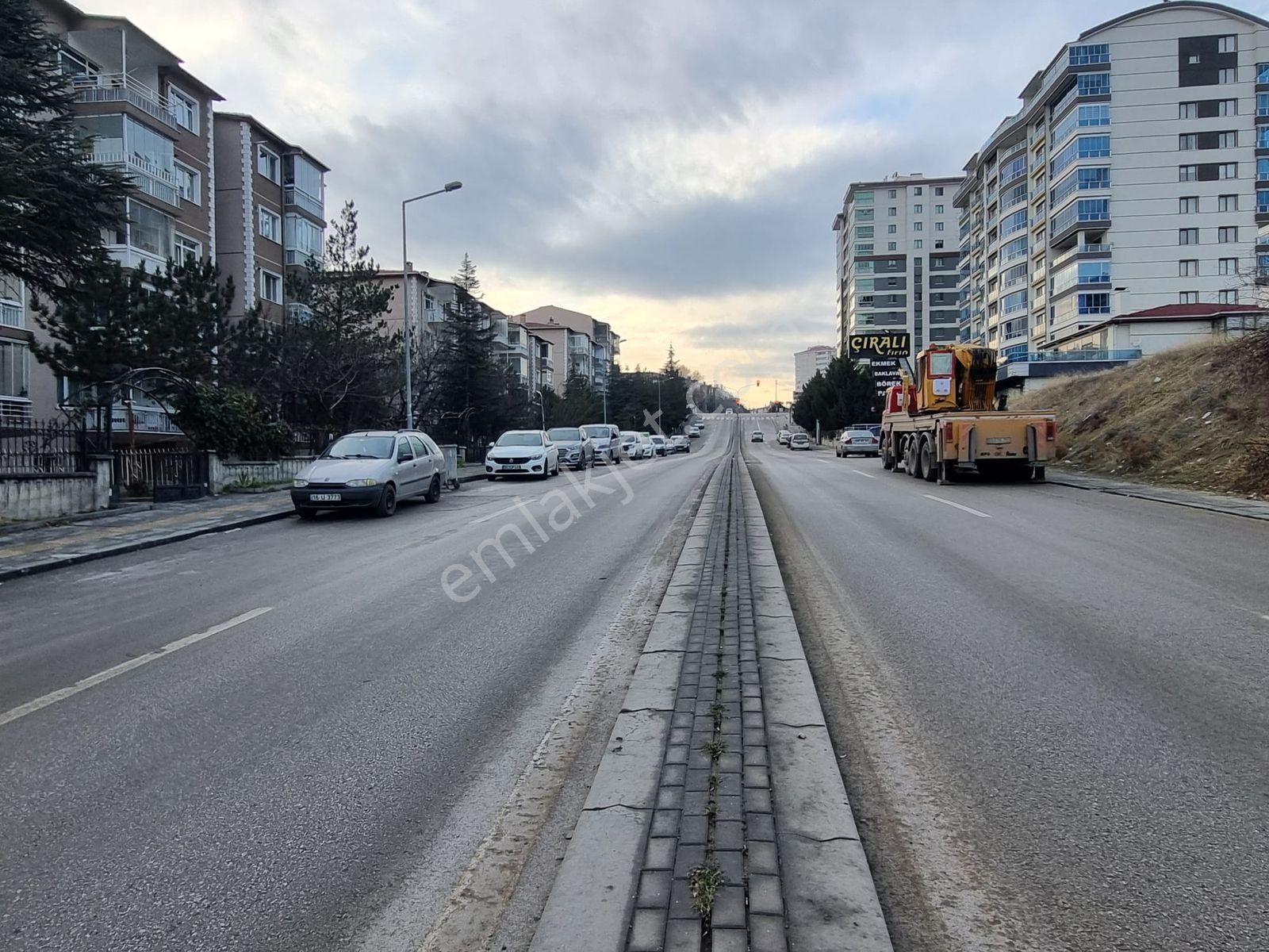 Serhat'ta Site İçinde Ara Katta Bakımlı 3+1 Daire