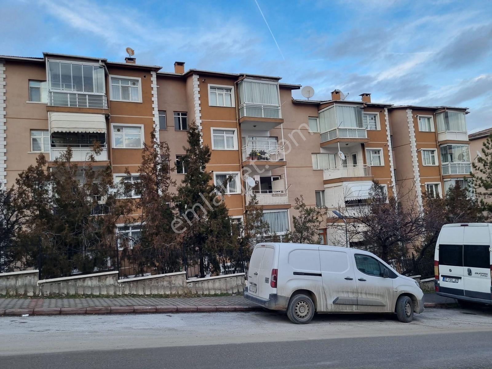 Serhat'ta Site İçinde Ara Katta Bakımlı 3+1 Daire - Görsel 3
