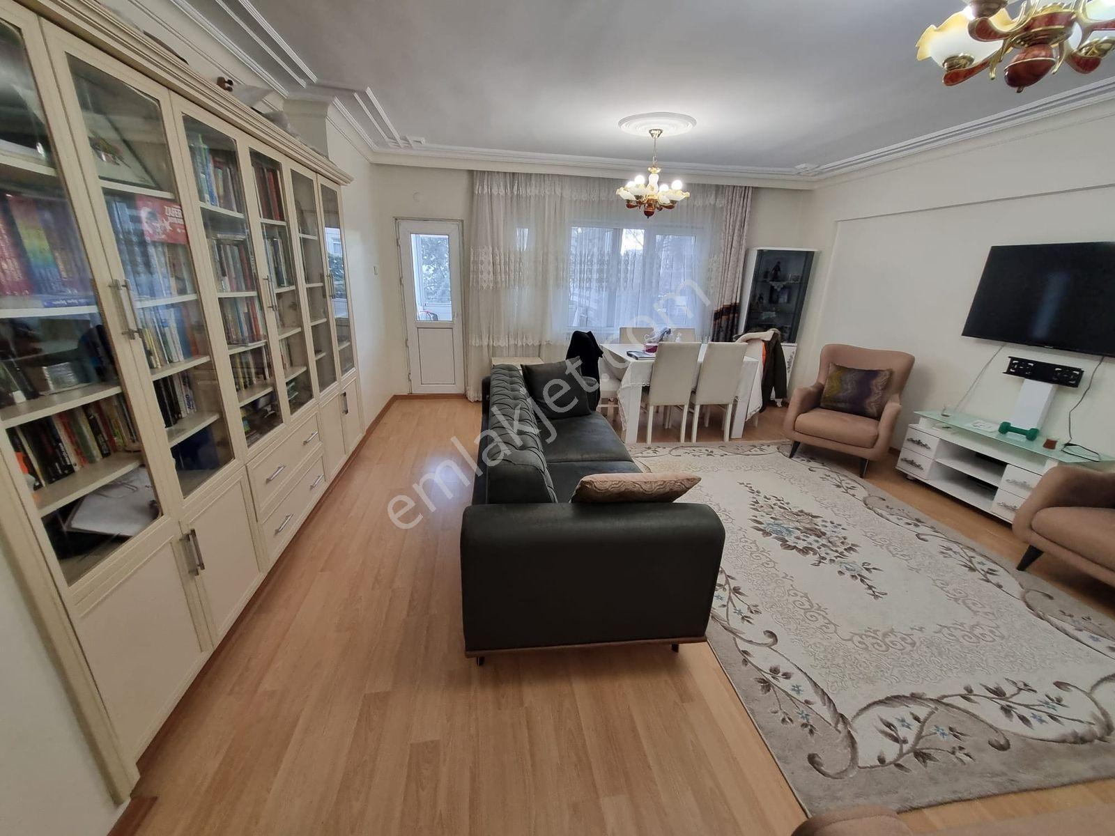 Serhat'ta Site İçinde Ara Katta Bakımlı 3+1 Daire - Görsel 24