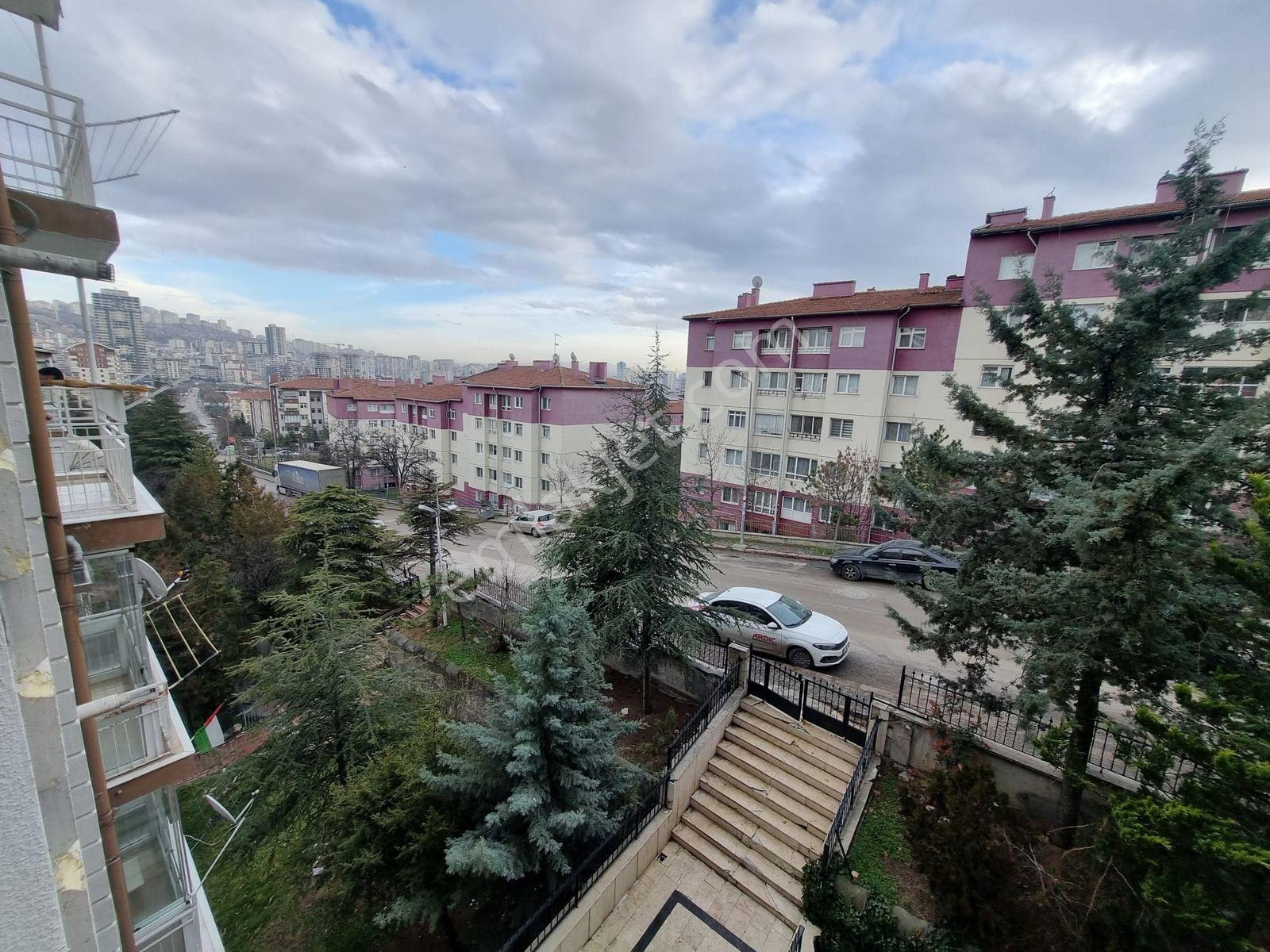 Serhat'ta Site İçinde Ara Katta Bakımlı 3+1 Daire - Görsel 18
