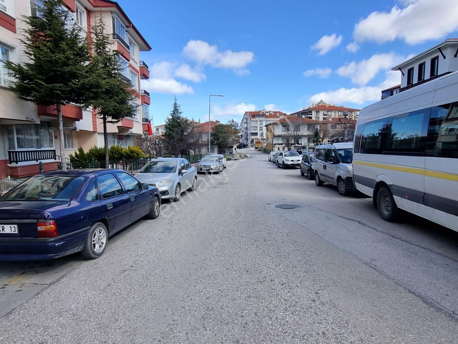 İçi Sıfır Lüks Yapılı 3+1 Katta Önü Açık Ferah Daire - Görsel 21