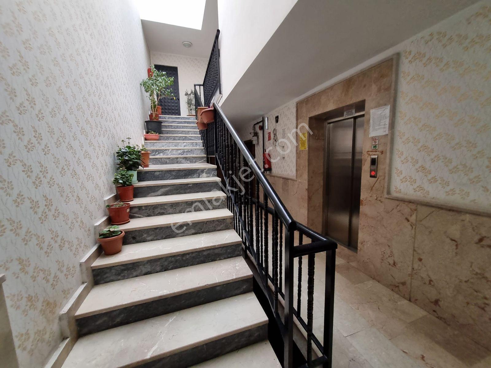 İçi Sıfır Lüks Yapılı 3+1 Katta Önü Açık Ferah Daire - Görsel 12
