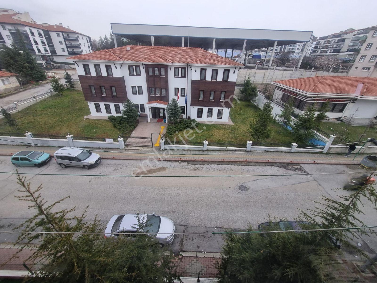 İçi Sıfır Lüks Yapılı 3+1 Katta Önü Açık Ferah Daire - Görsel 32