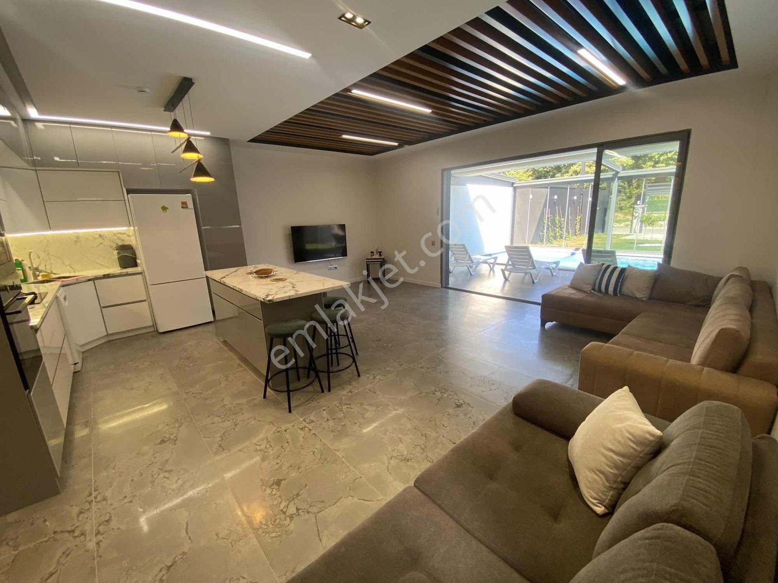 Ömer İnan Remax Hür Göl Mah. 4+1 Satılık Havuzlu Villa - Görsel 4