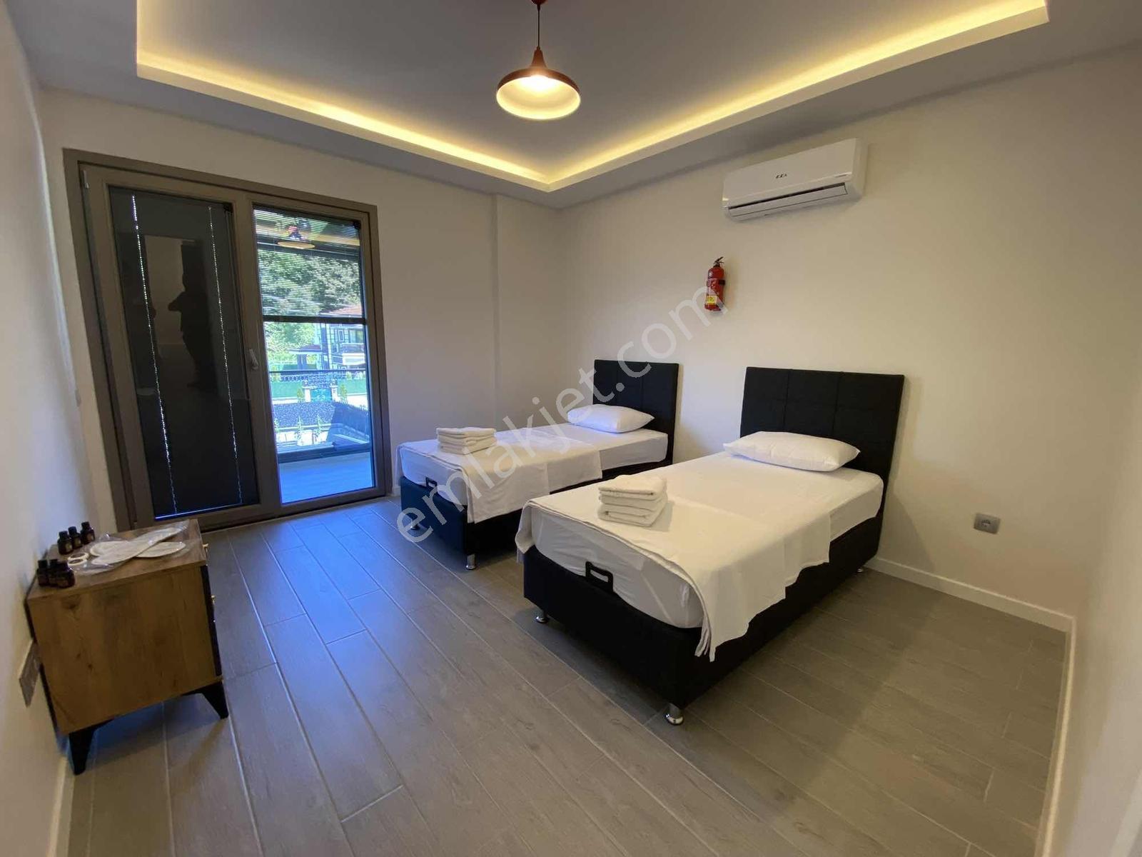 Ömer İnan Remax Hür Göl Mah. 4+1 Satılık Havuzlu Villa - Görsel 19