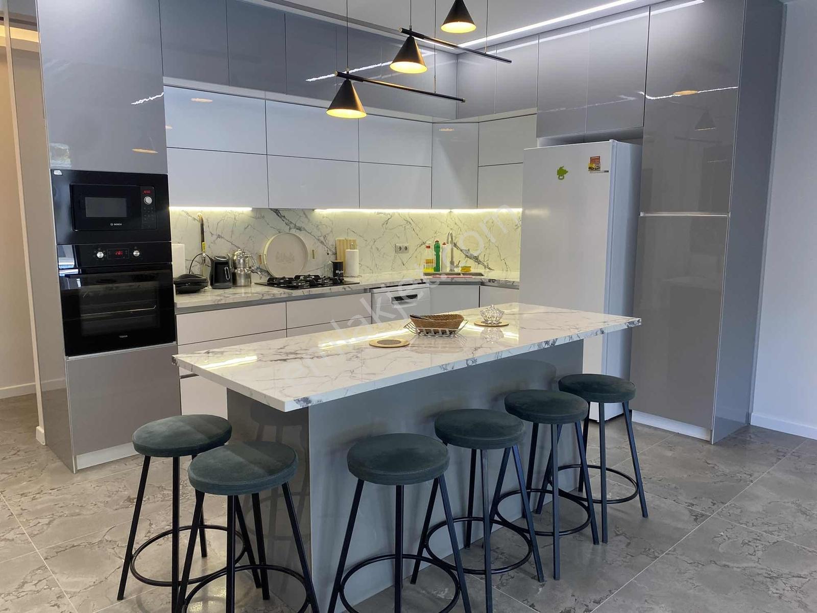 Ömer İnan Remax Hür Göl Mah. 4+1 Satılık Havuzlu Villa - Görsel 5
