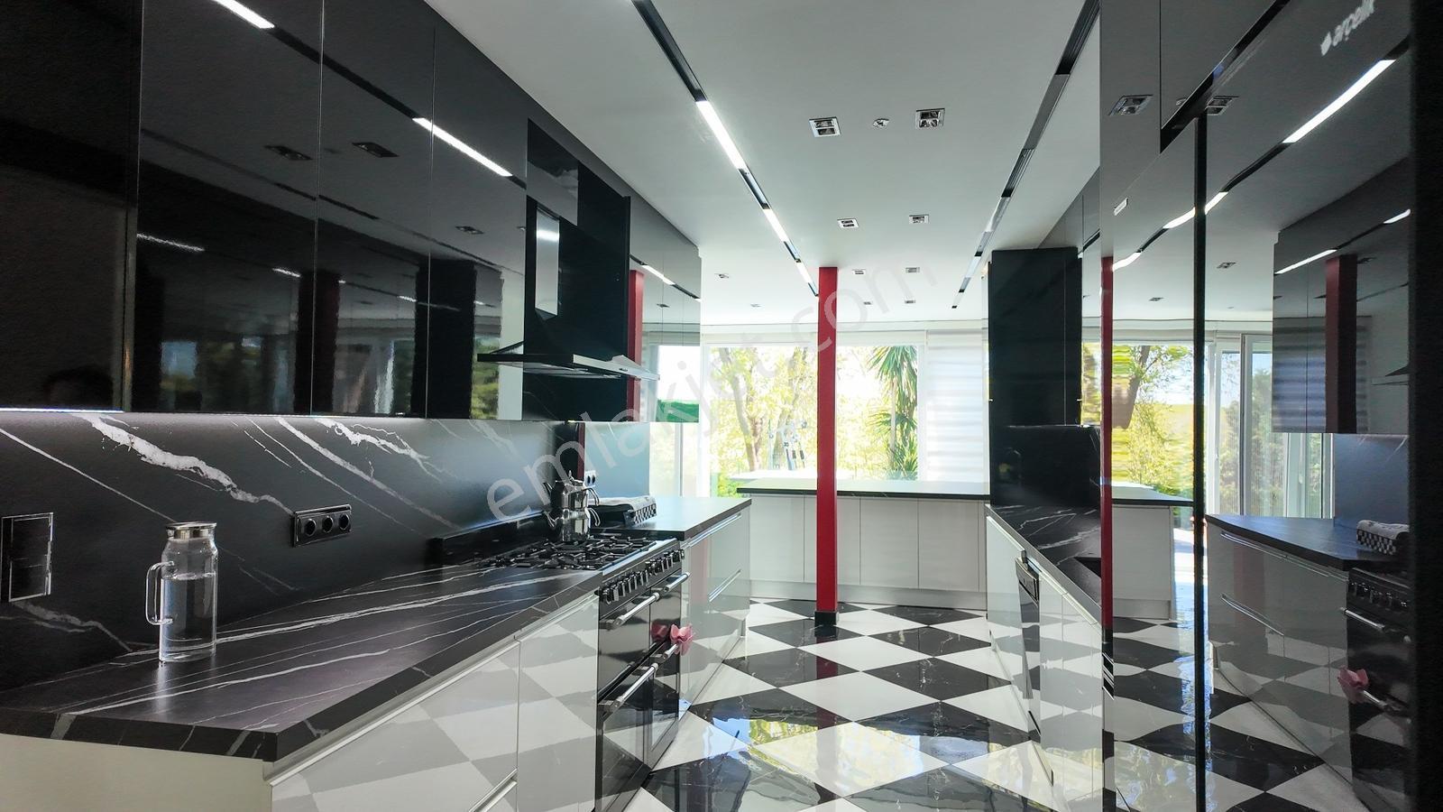 Demirciköy Prestijli Sitede Özel Dekorasyonlu 6+1 Satılık Villa - Görsel 12