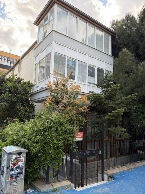 Bornova Süvari Caddesi Yakını Merkezi Geniş 3+2 Kiralık Daire